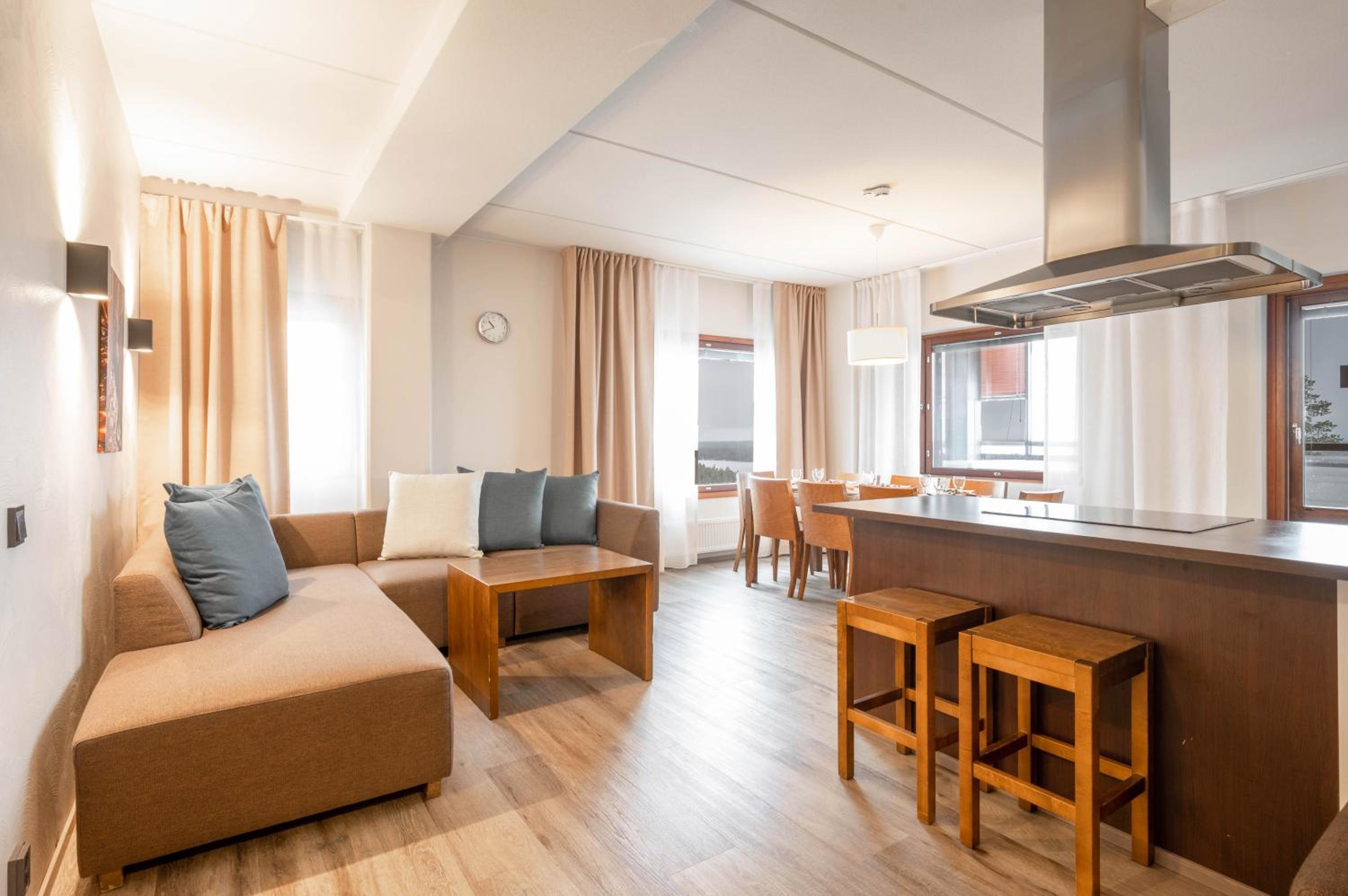 Three-Bedroom Apartment Jacuzzi  - Photo 1