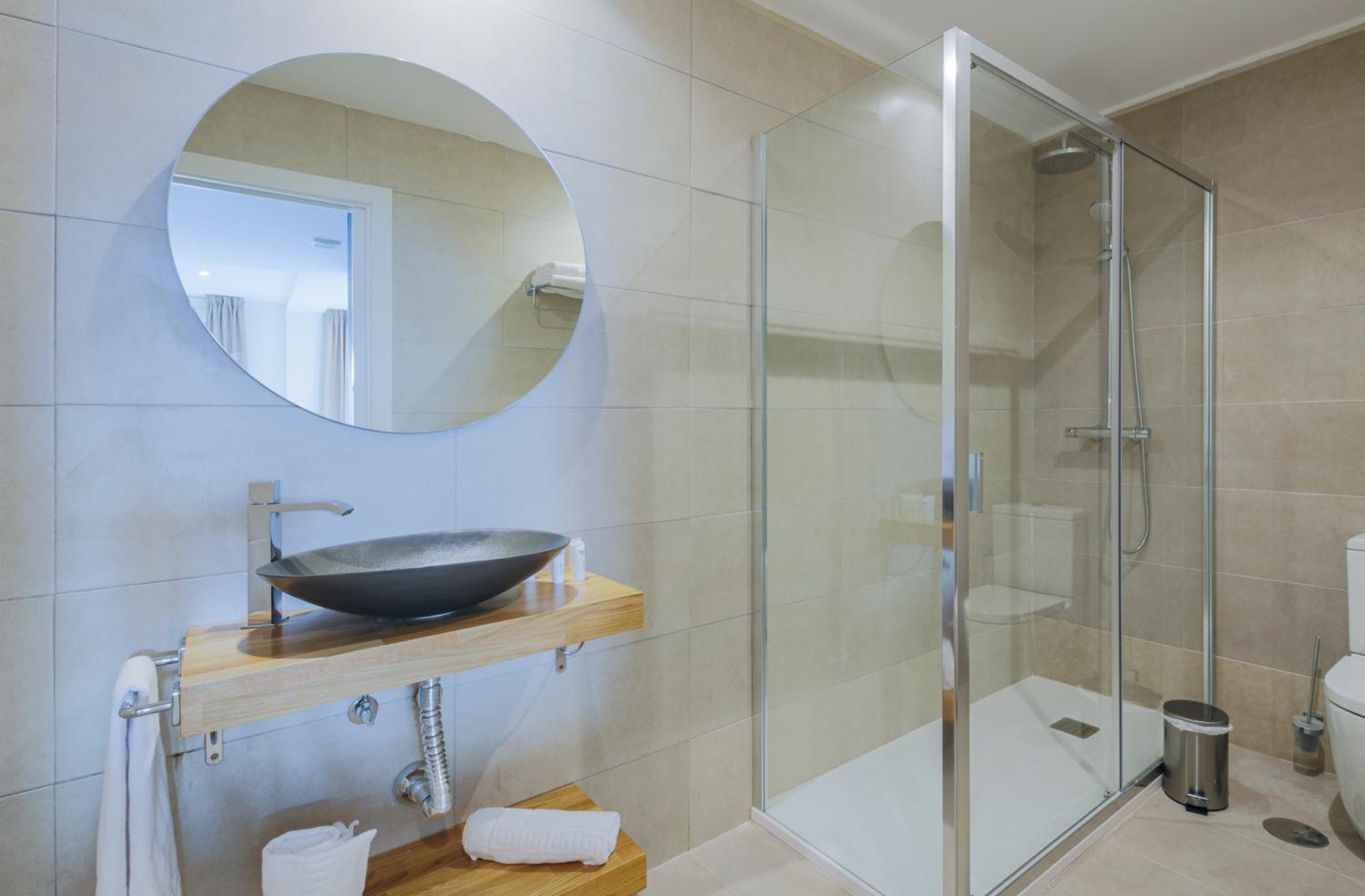 One-Bedroom Suite - Photo 14