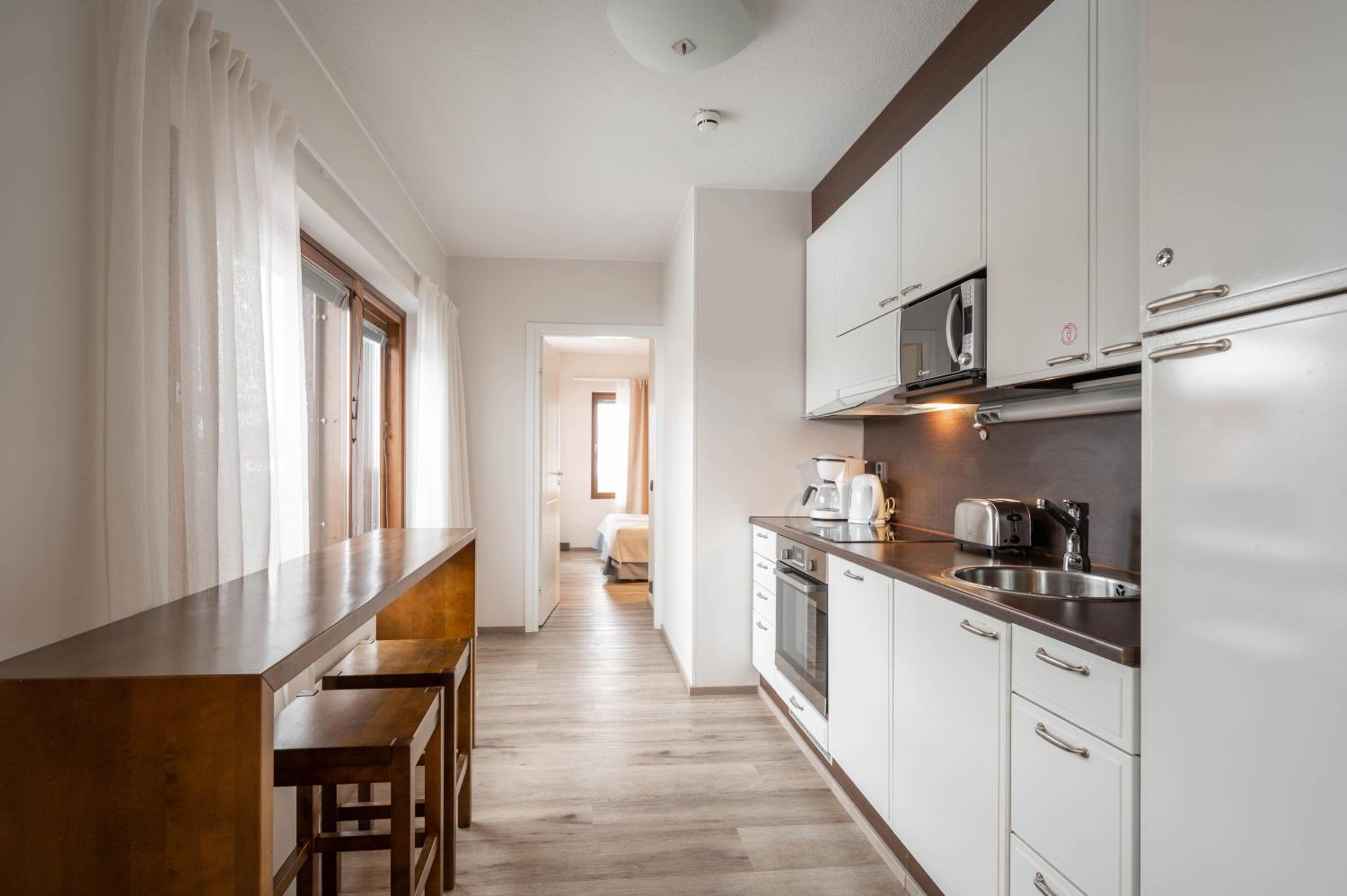 Three-Bedroom Deluxe Apartment - No pets allowed - Photo 12