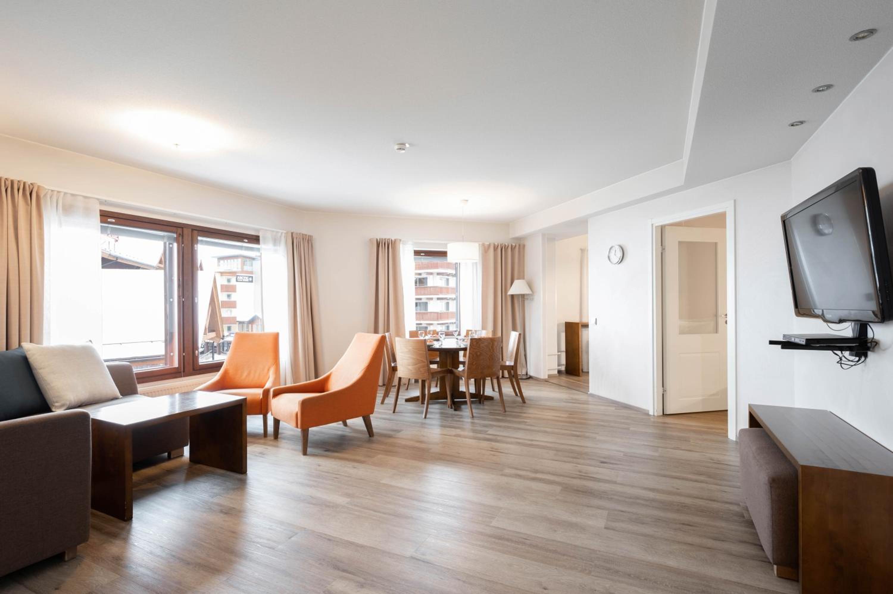 Three-Bedroom Deluxe Apartment - No pets allowed - Photo 1