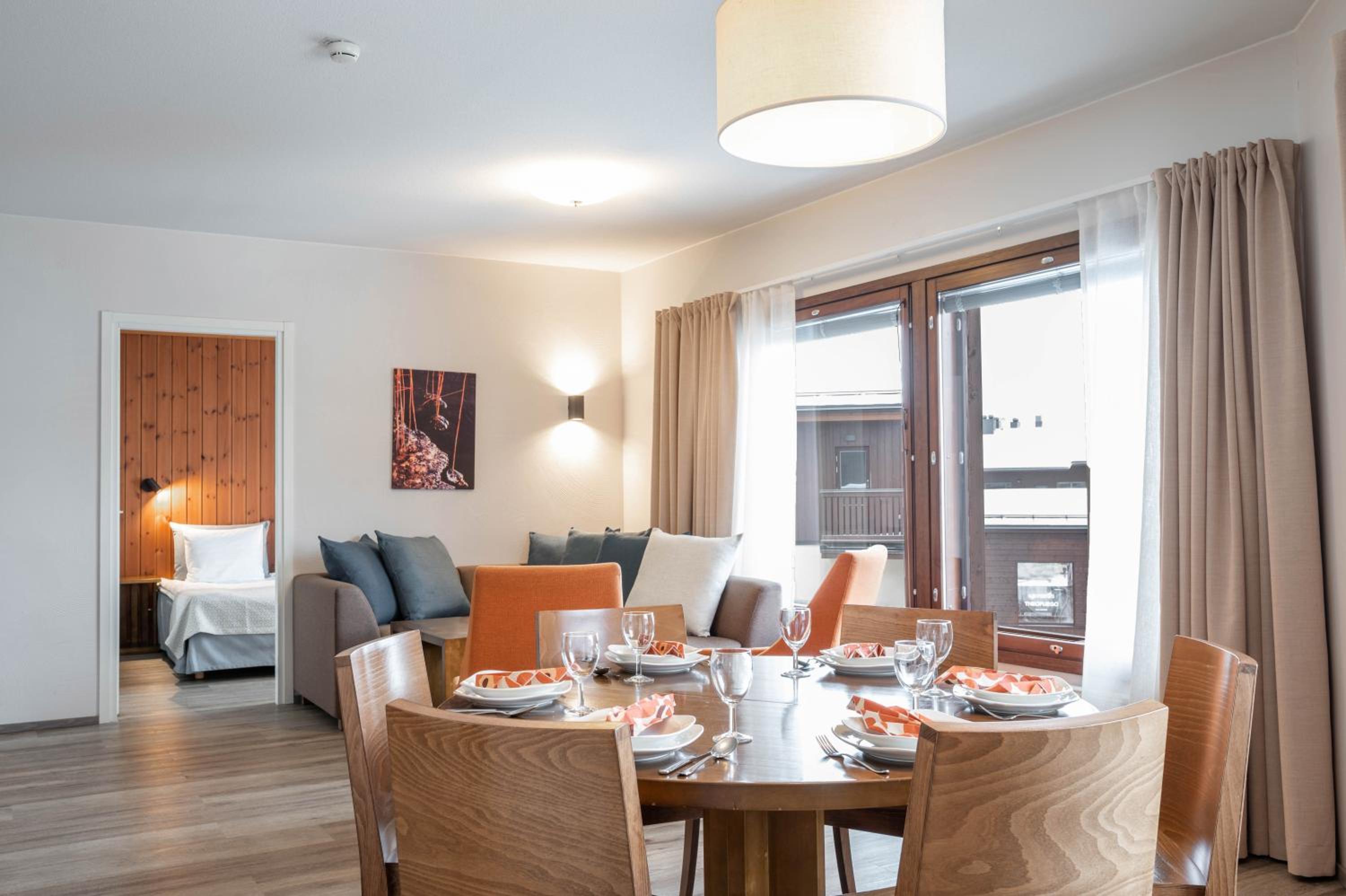 Three-Bedroom Deluxe Apartment - No pets allowed - Photo 20
