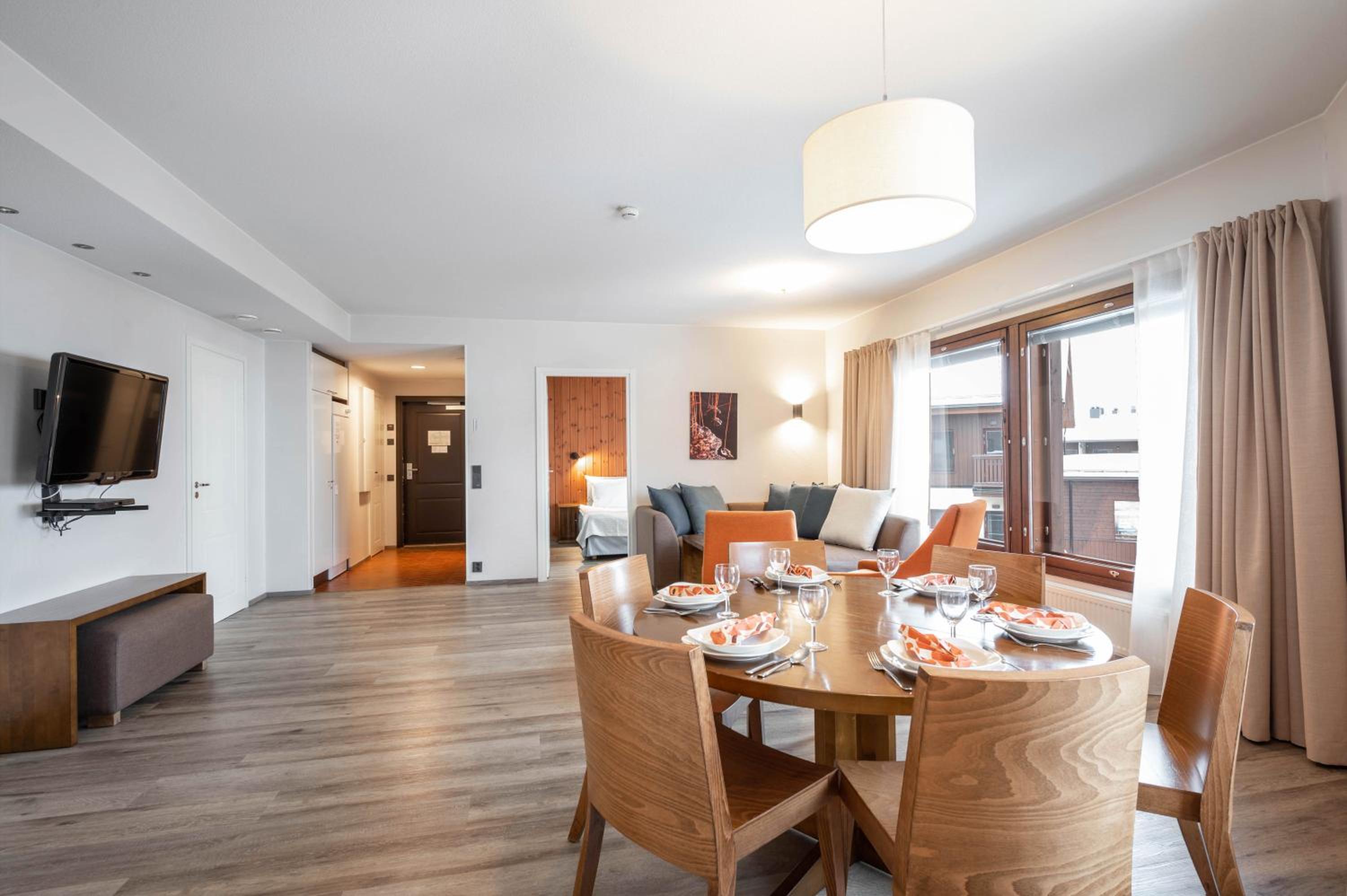 Three-Bedroom Deluxe Apartment - No pets allowed - Photo 4