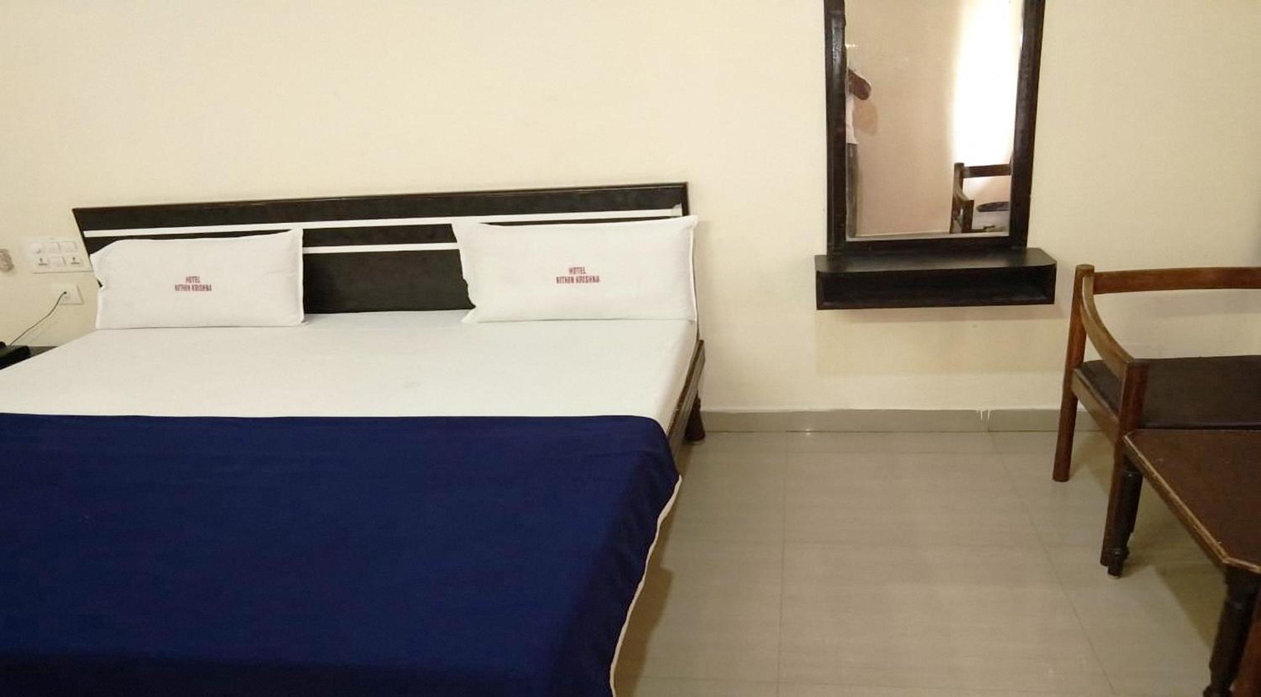 Deluxe Double Room (2 Adults + 1 Child)