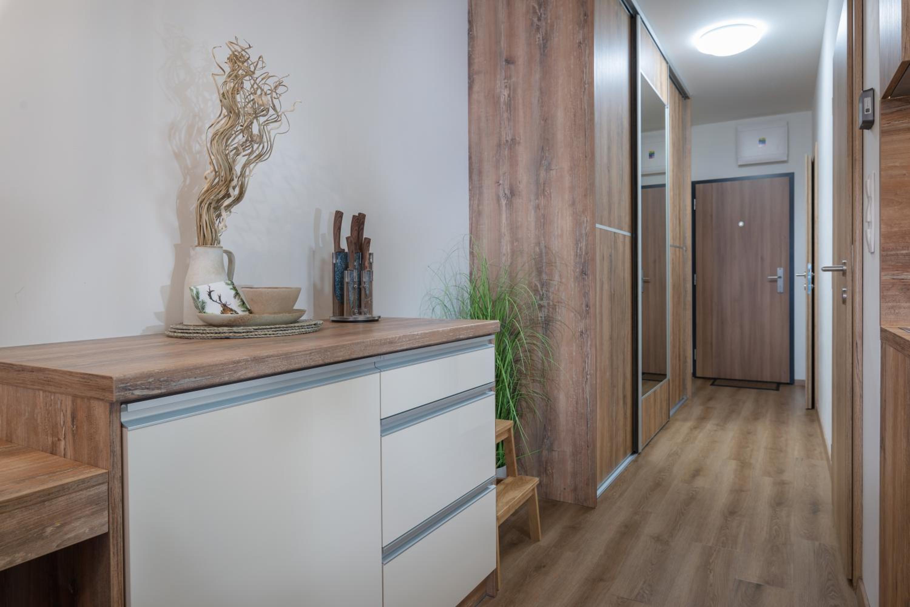 Apartment with Balcony - Photo 3