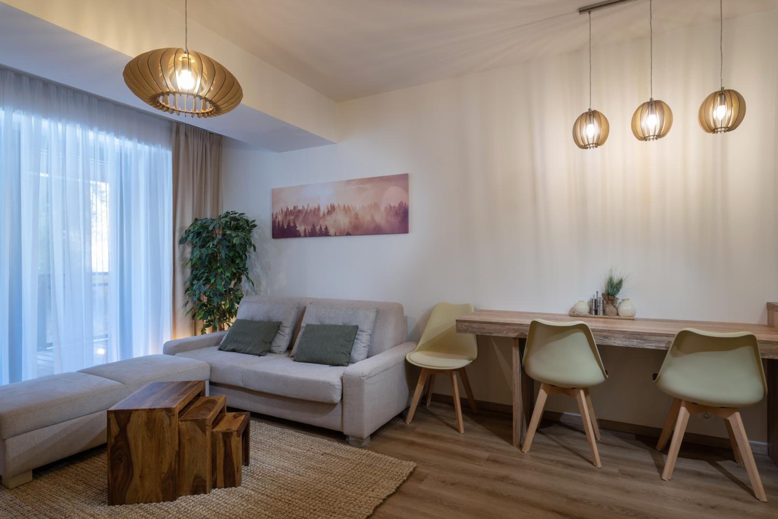 Apartment with Balcony - Photo 4