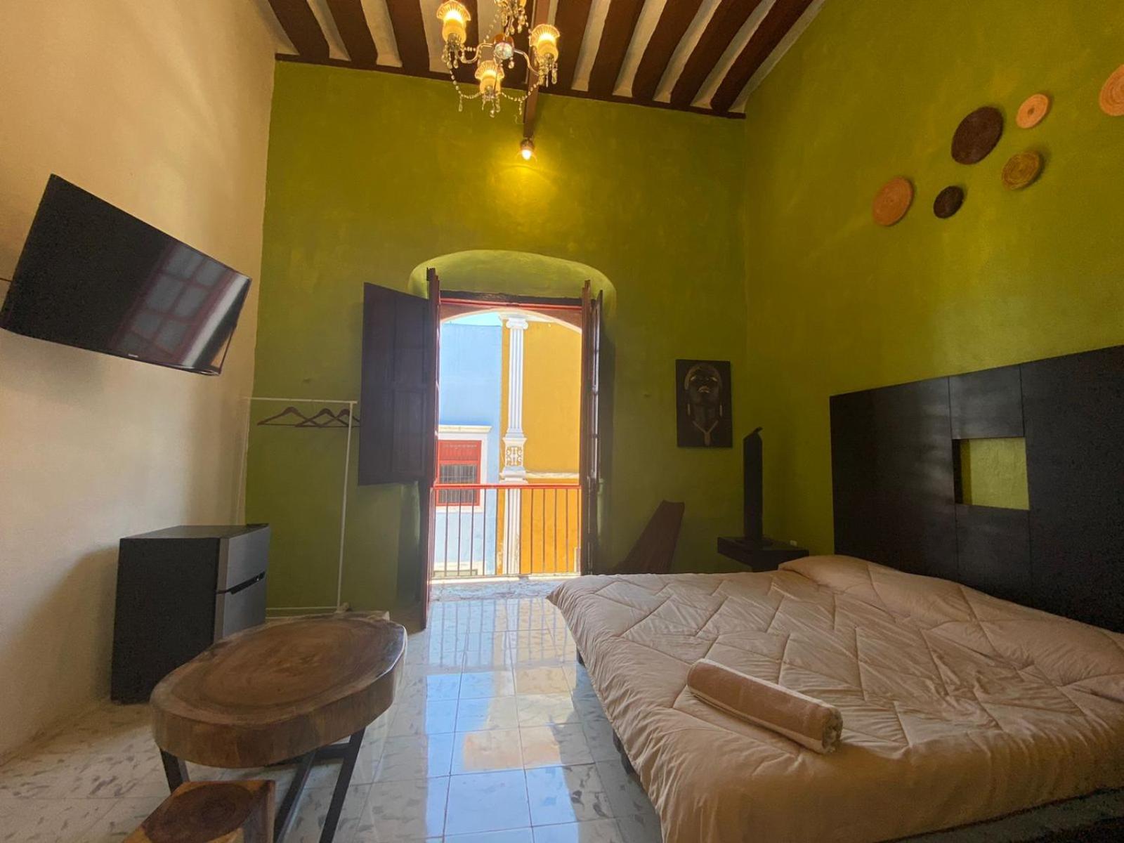 King Room with Balcony - Photo 3