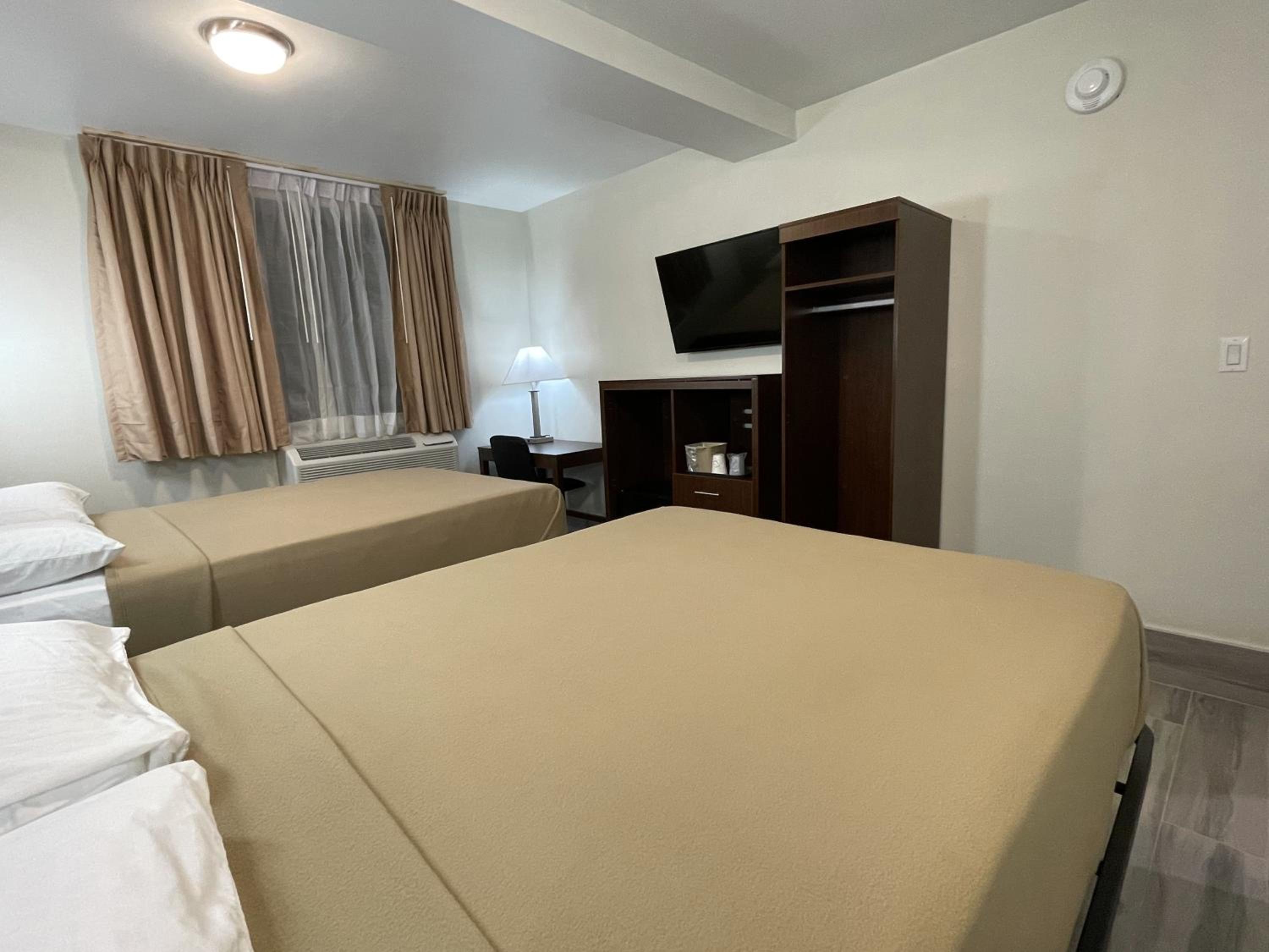 Double Room - 2 Queen Beds - Non Smoking - Photo 3
