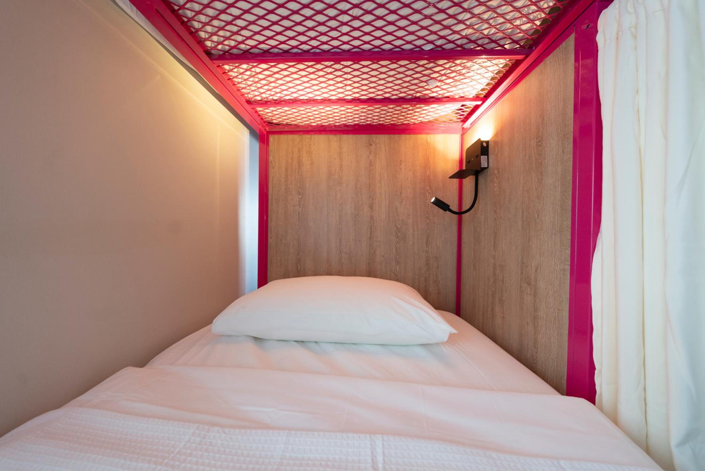 Bed in 6-Bed Dormitory Room photo 3