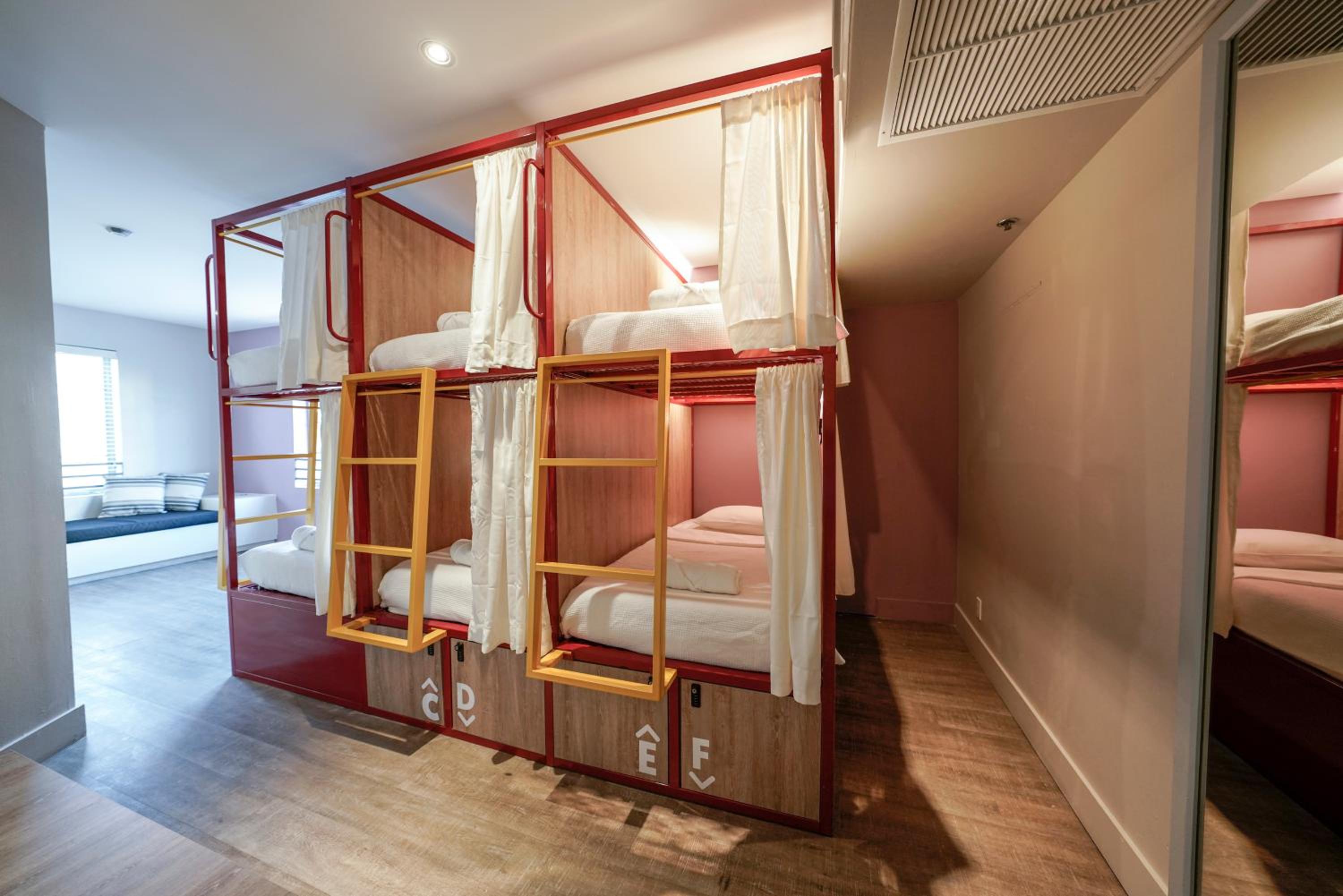 Bett im 6-Bett-Schlafsaal-Zimmer