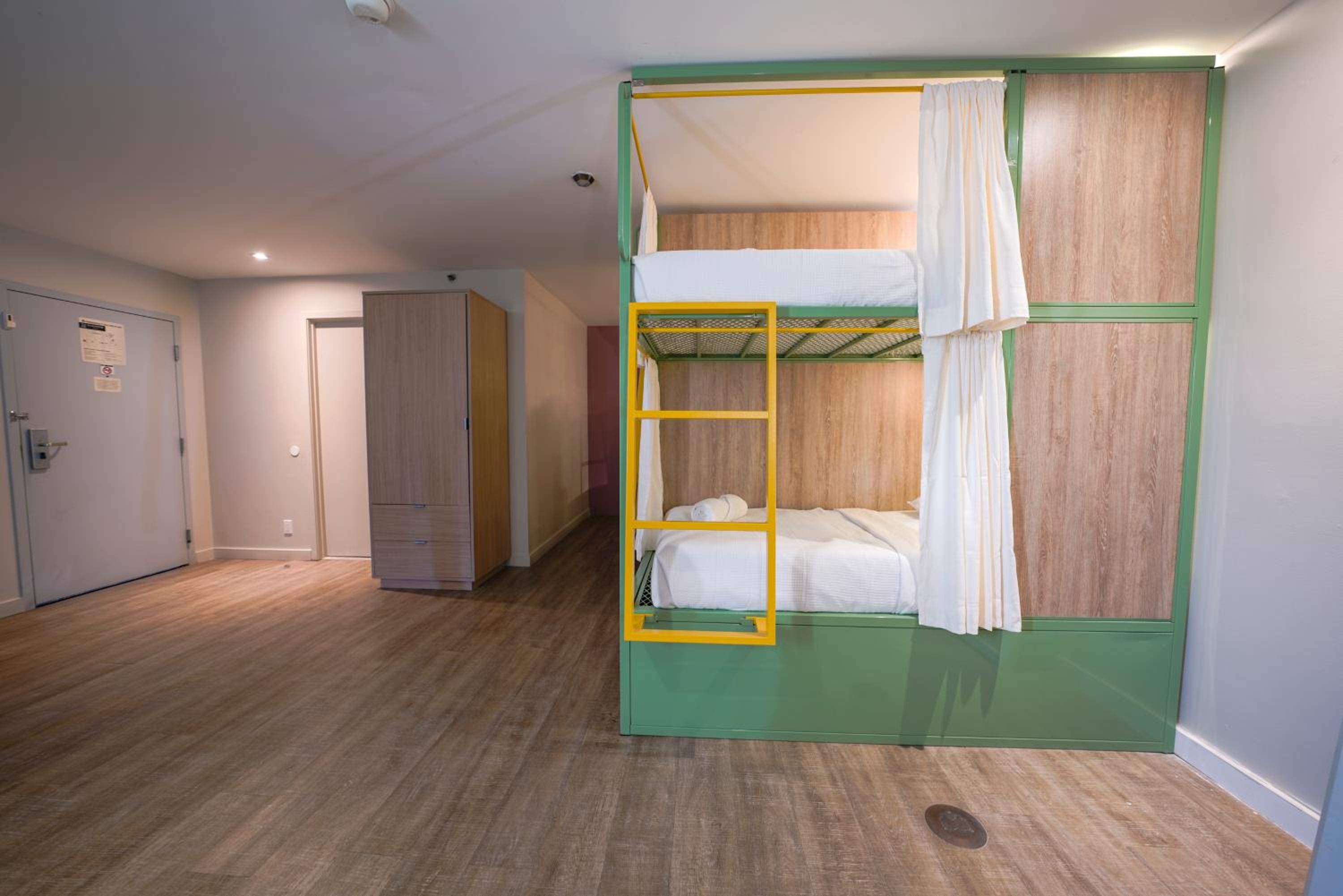 Bett im 8-Bett-Schlafsaal-Zimmer