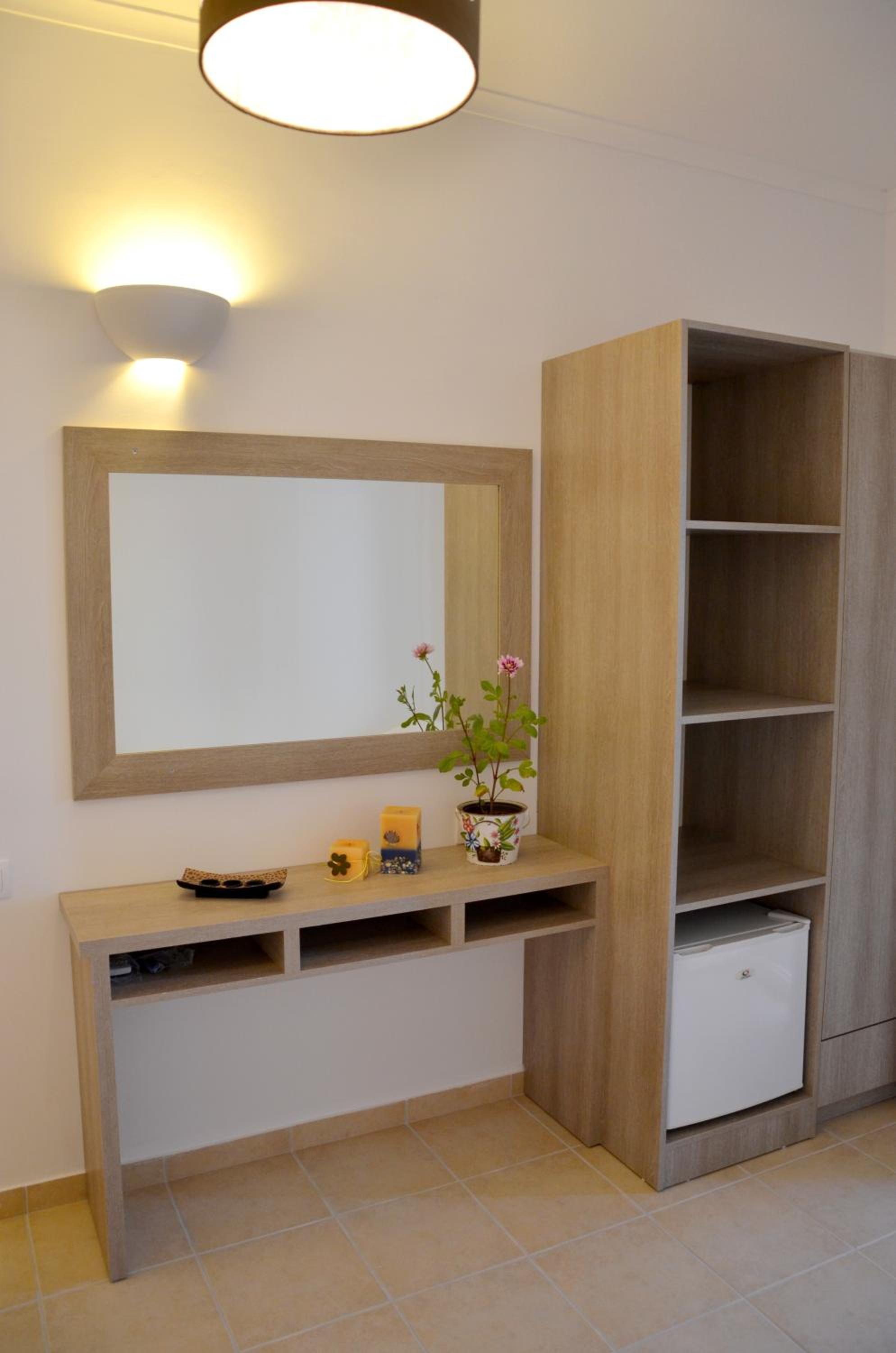 Deluxe Double Room (2 Adults + 1 Child) photo 3