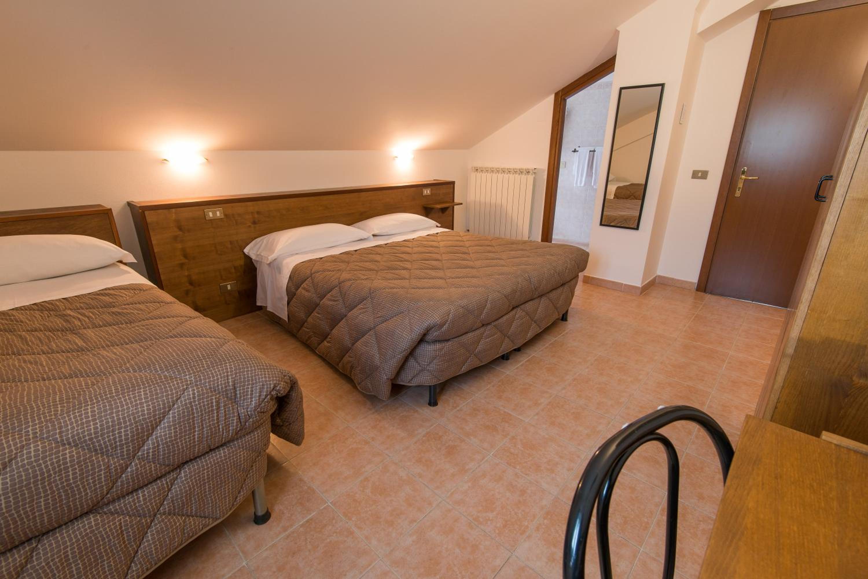 Economy Quadruple Room photo 2