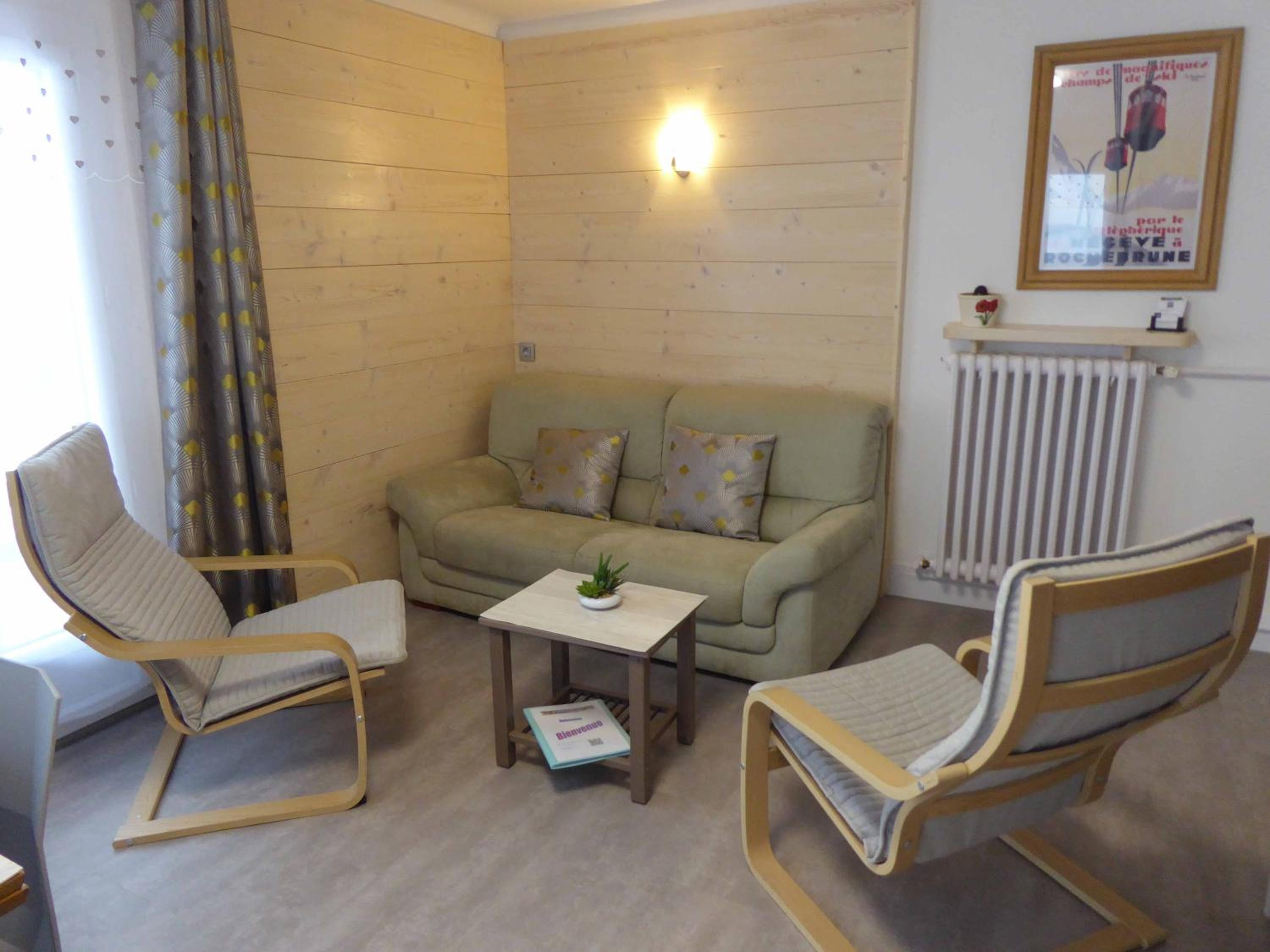 Apartment with Balcony photo 1