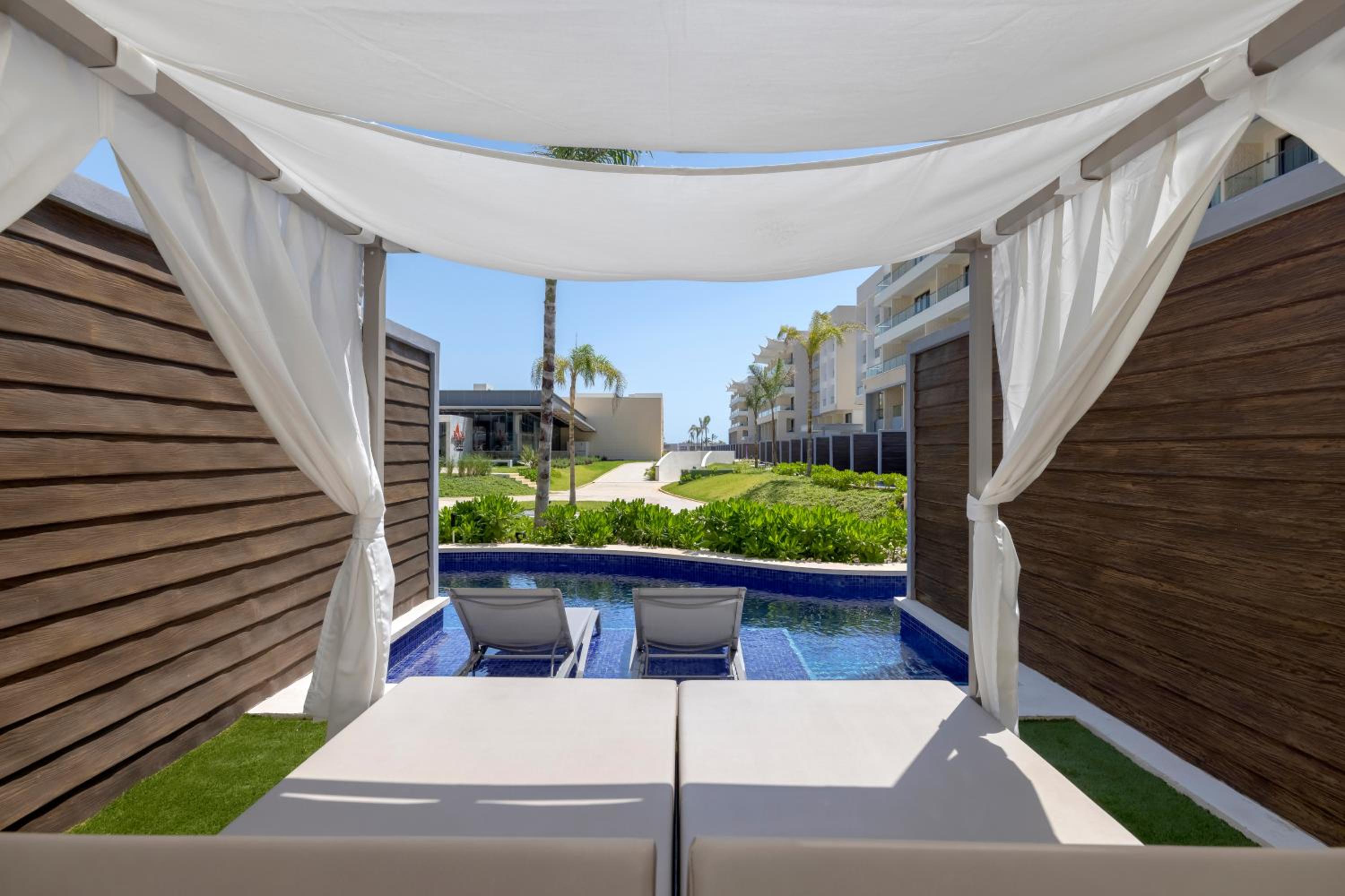 STAR Class Junior Suite Swim Out photo 3