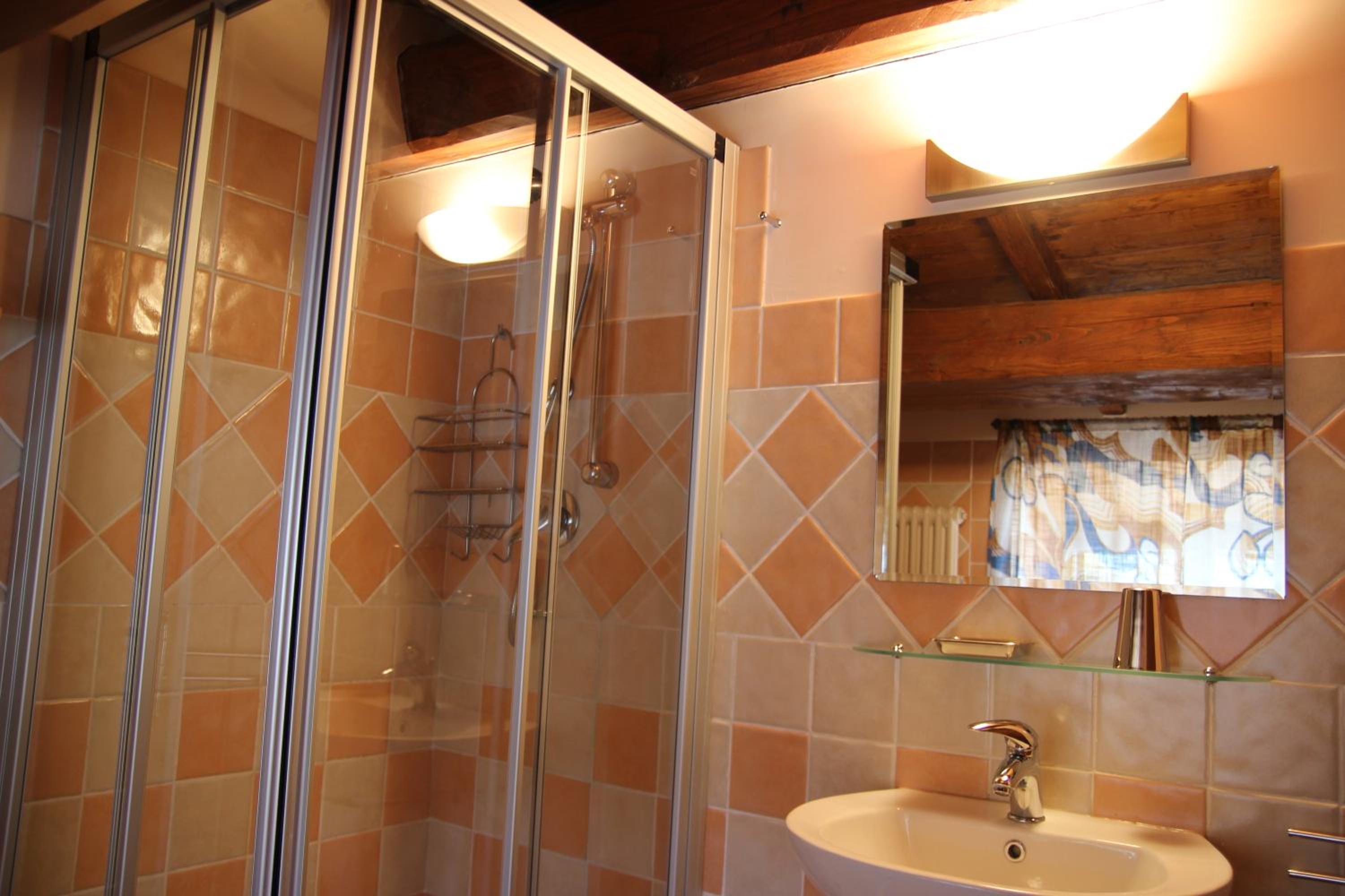 Quadruple Room - Photo 12