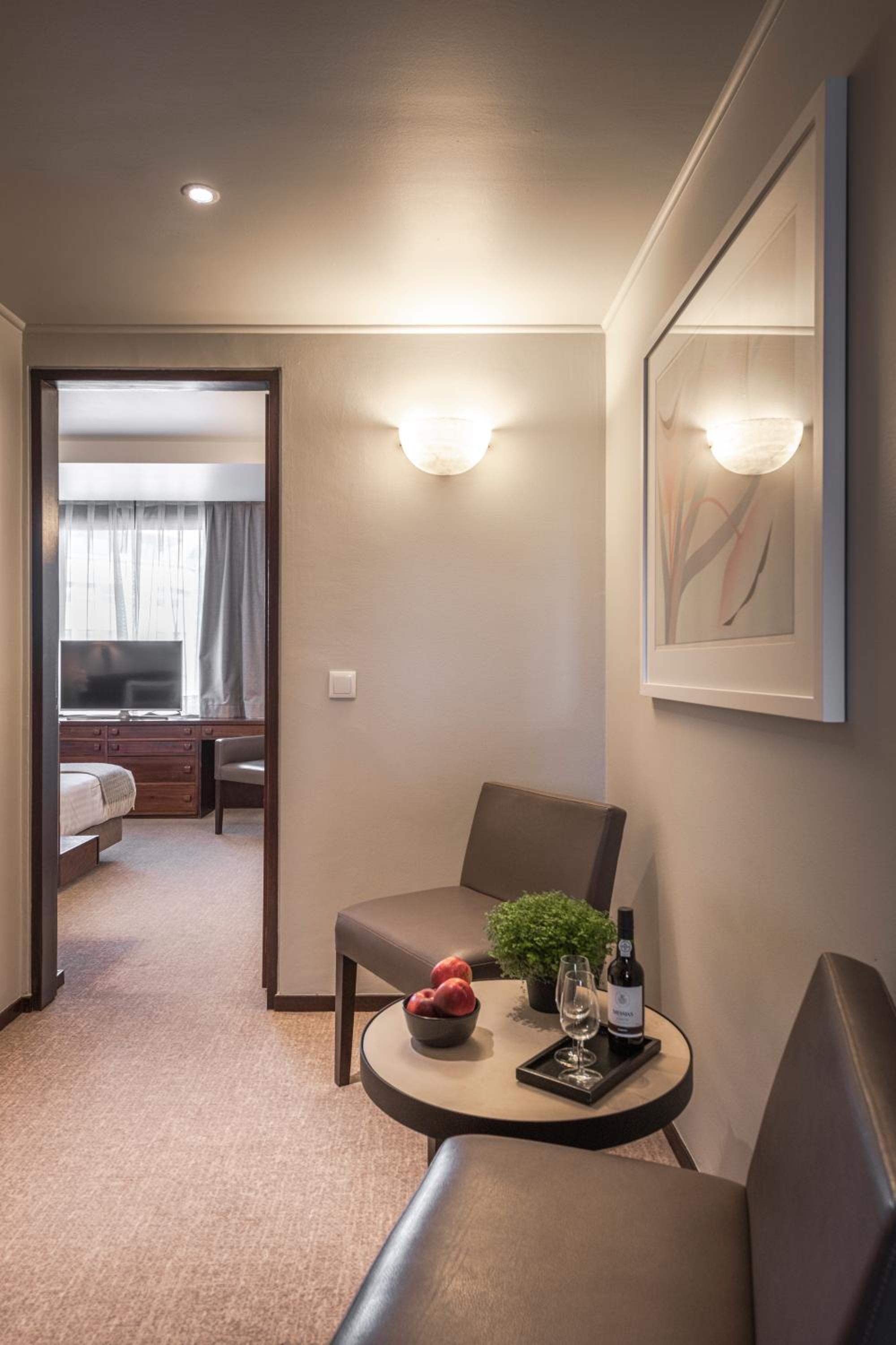 Deluxe Double or Twin Room - Photo 5