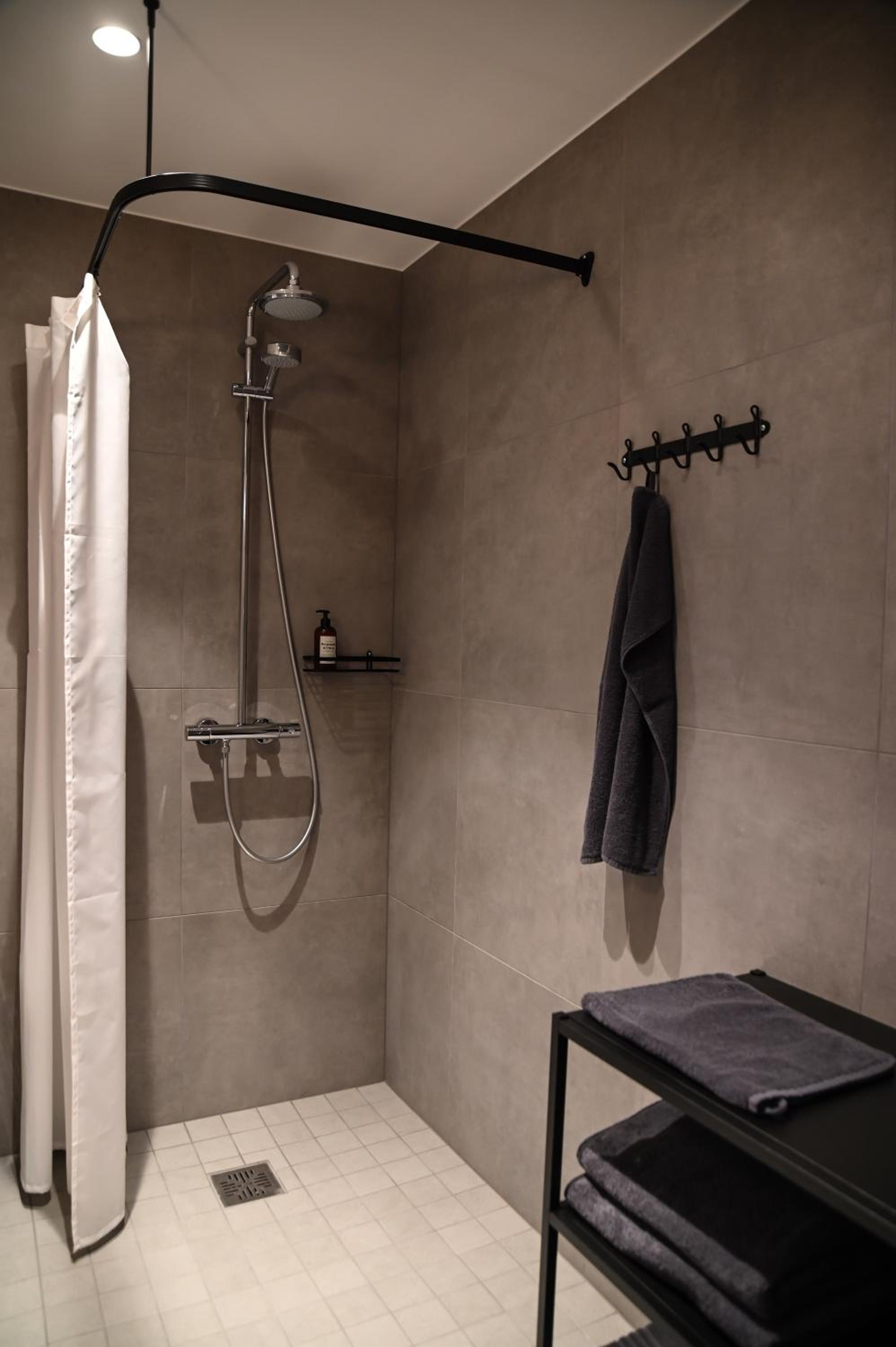 One-Bedroom Apartment - Photo 5