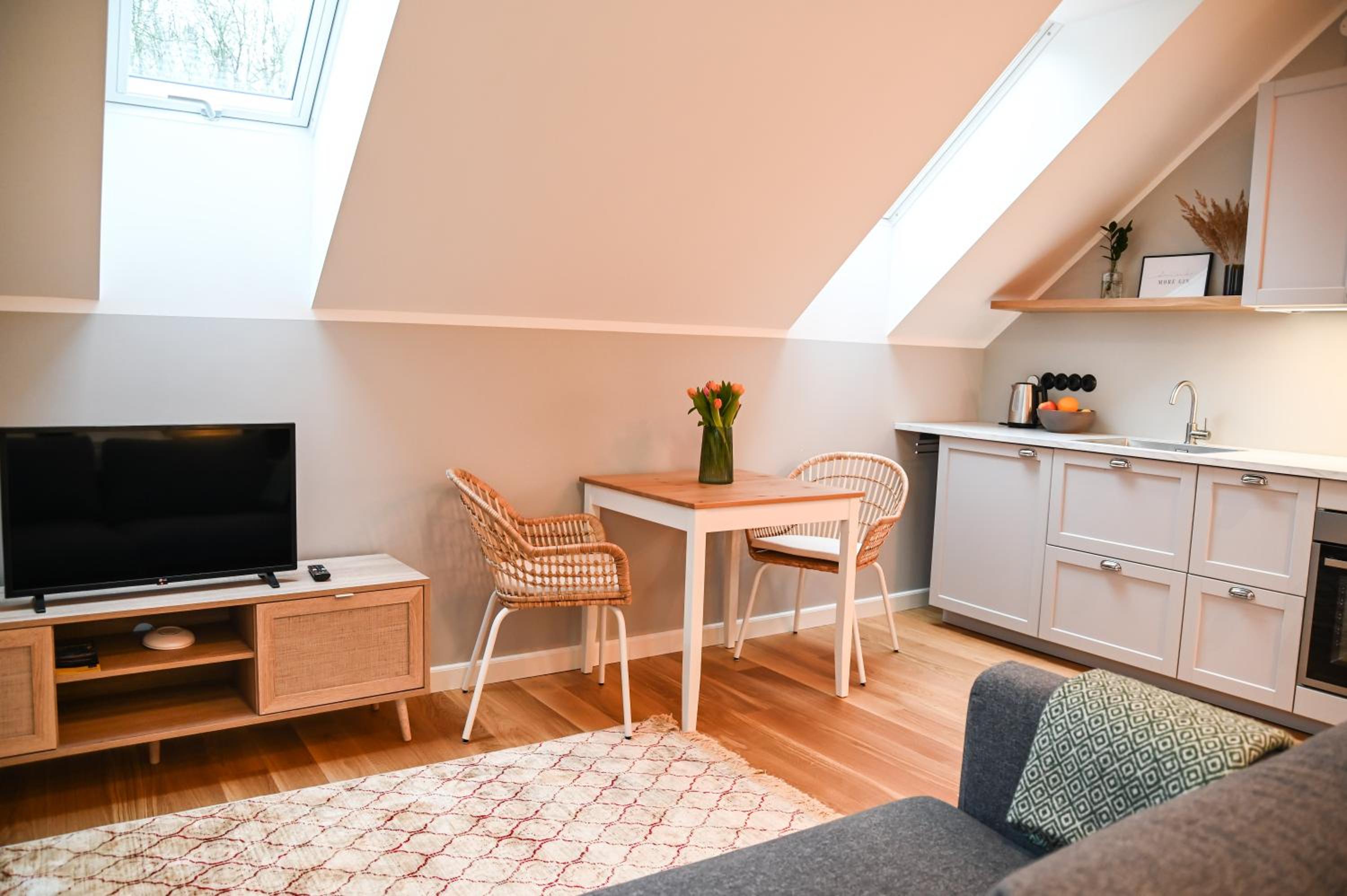 One-Bedroom Apartment - Photo 3