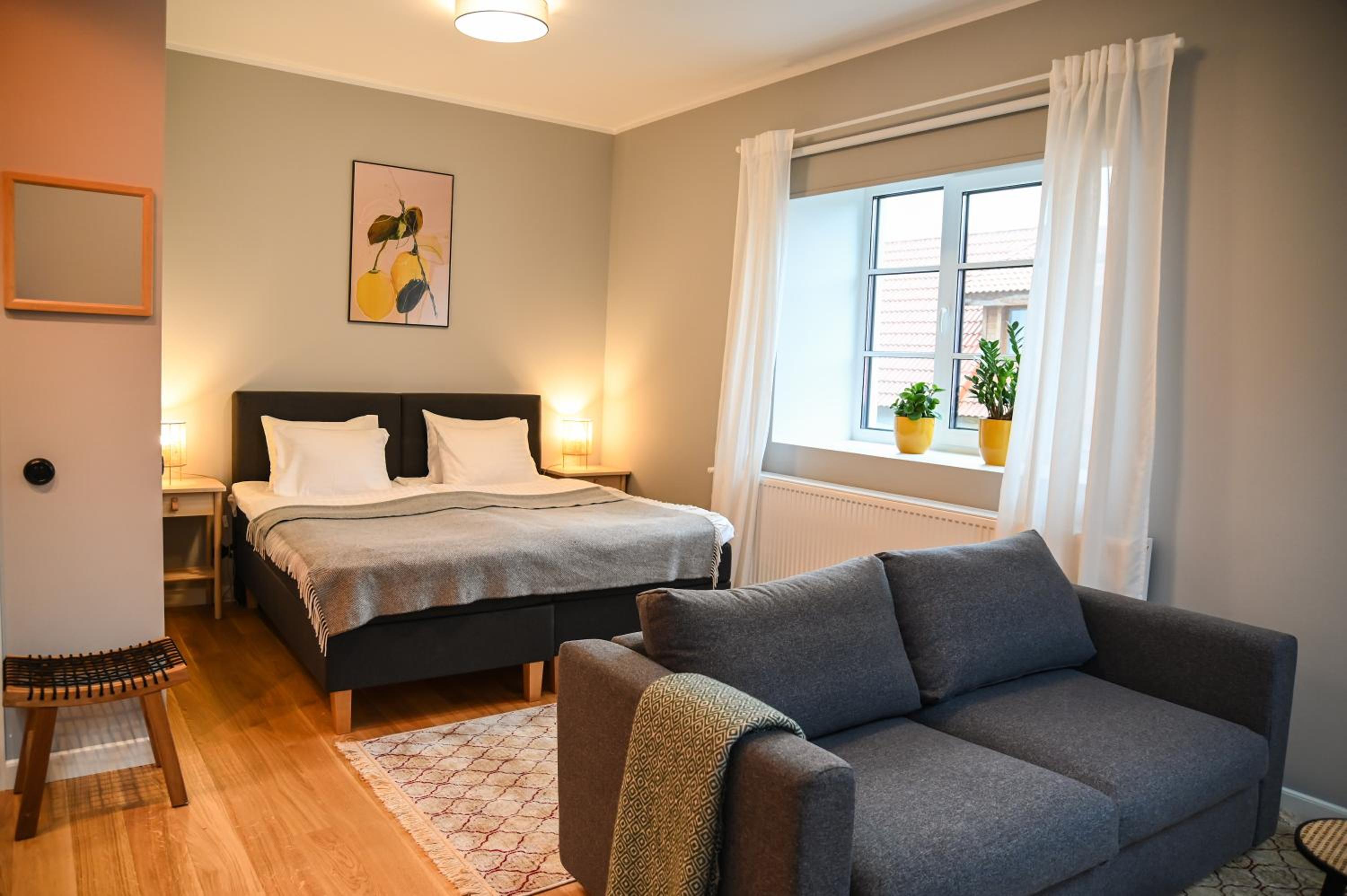 One-Bedroom Apartment - Photo 1