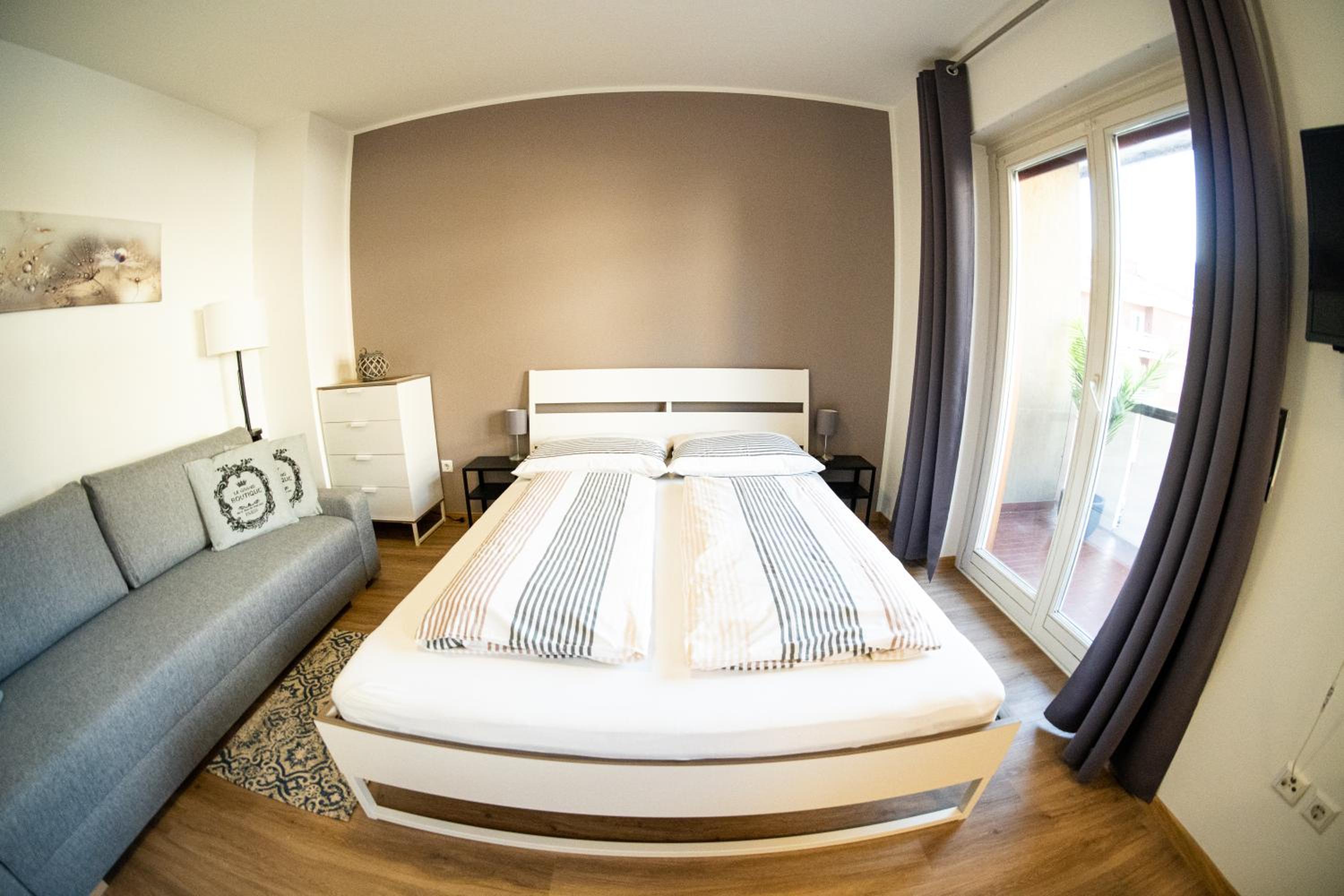 One-Bedroom Apartment
