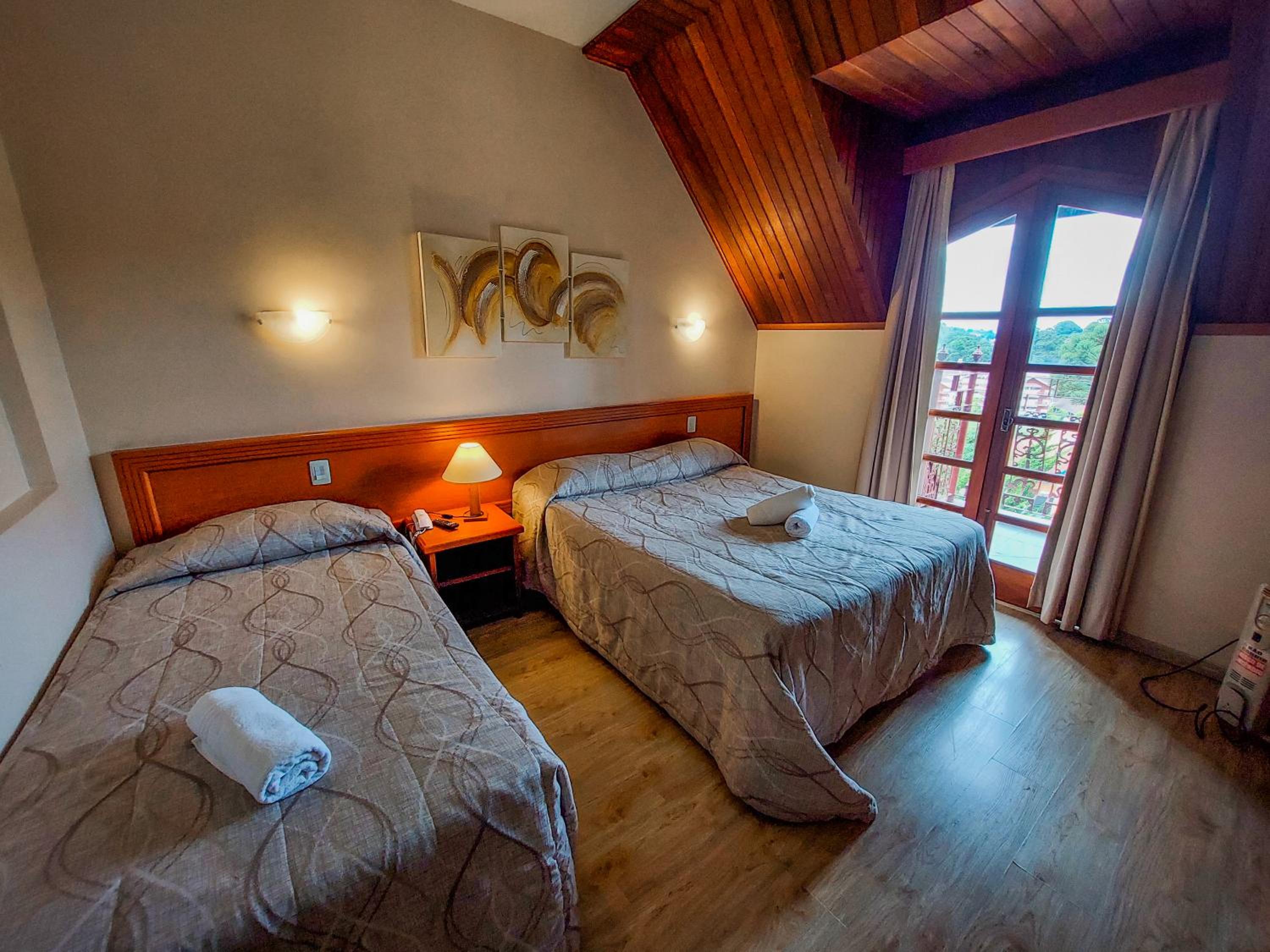 Deluxe Triple Room with Double Bed