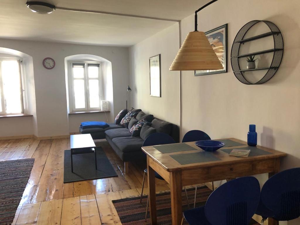 One-Bedroom Apartment - Photo 3