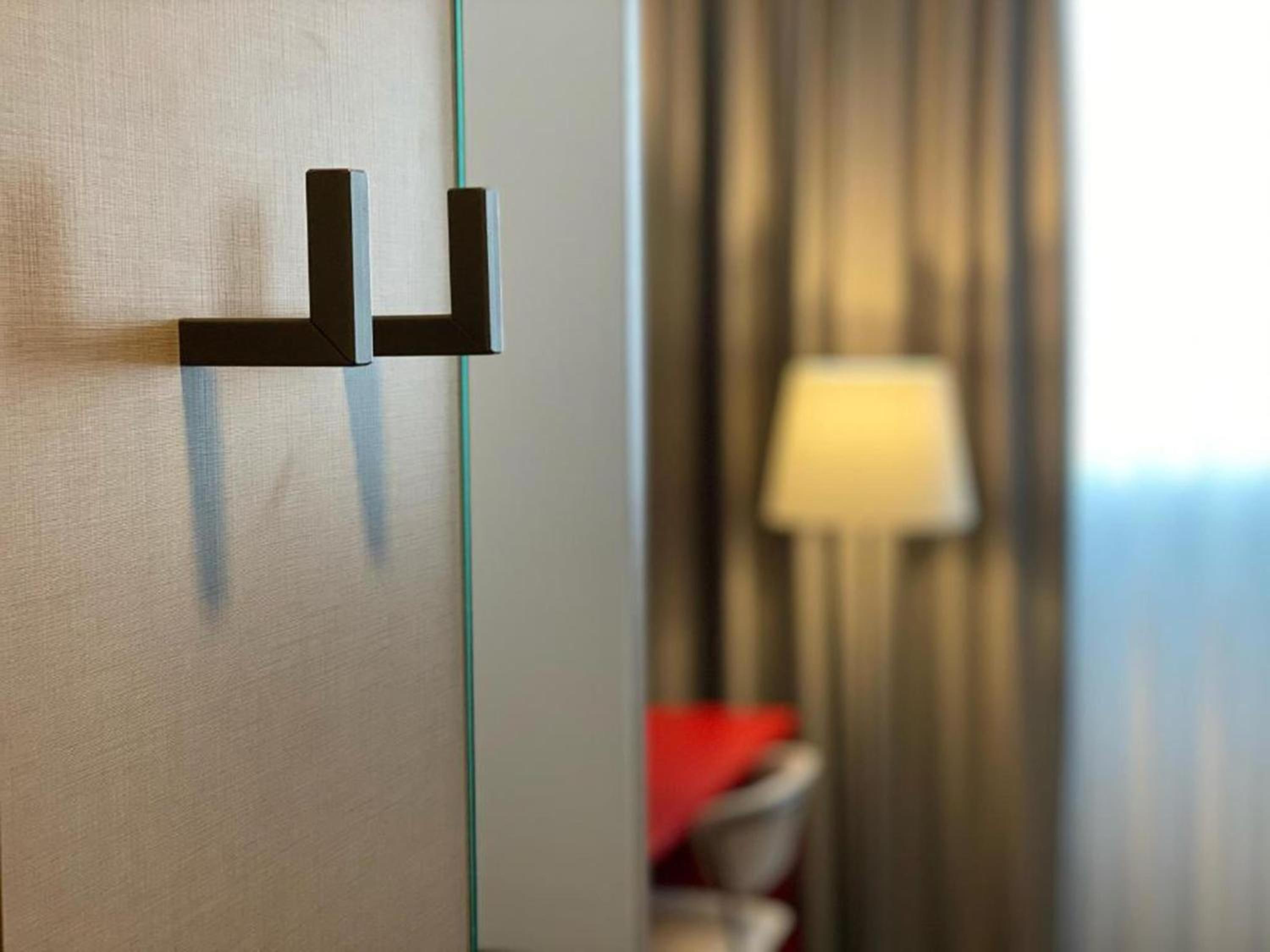 Lounge Plus Room