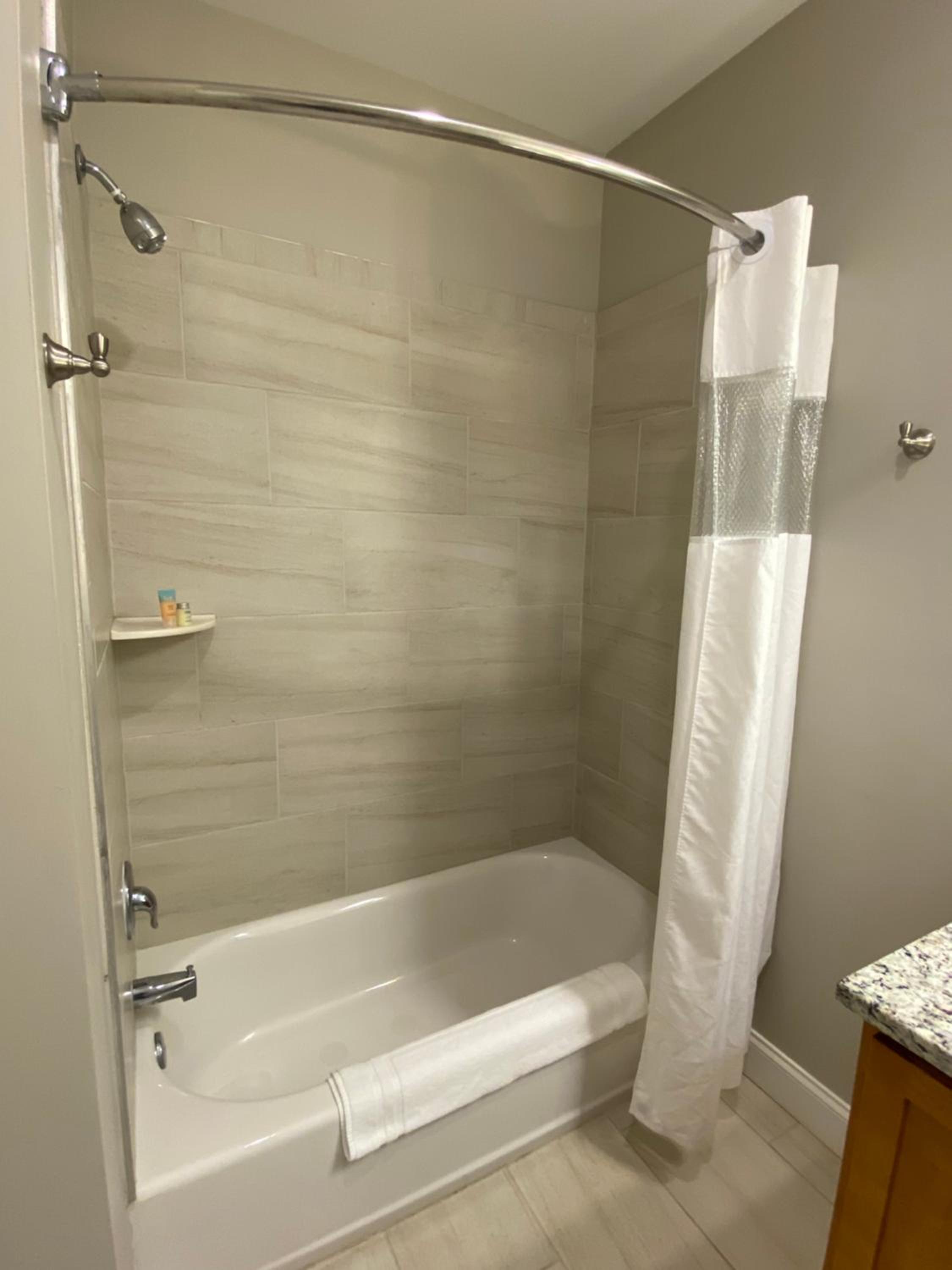 Deluxe Double Room with Balcony - Photo 4