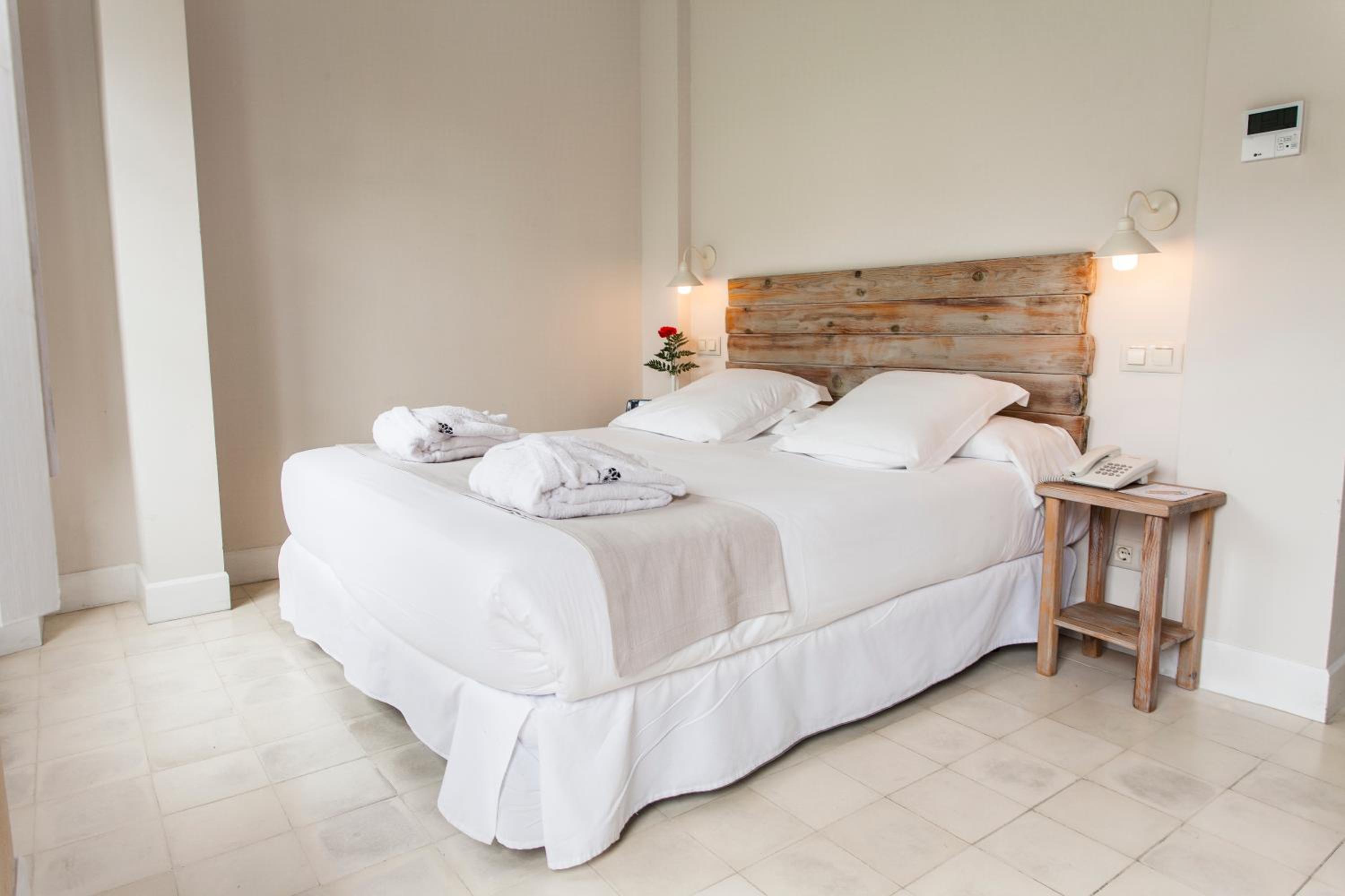 Double Room - Photo 14
