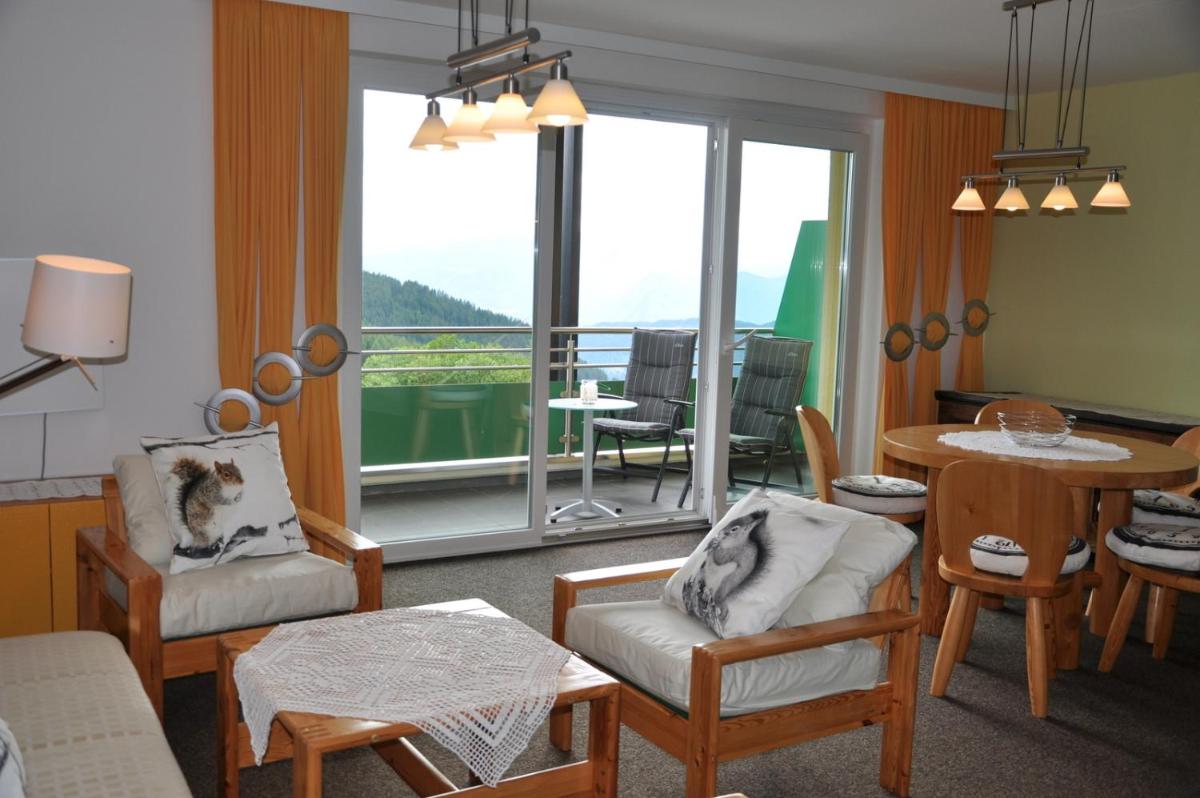 One-Bedroom Apartment with Balcony and Mountain View   photo 2
