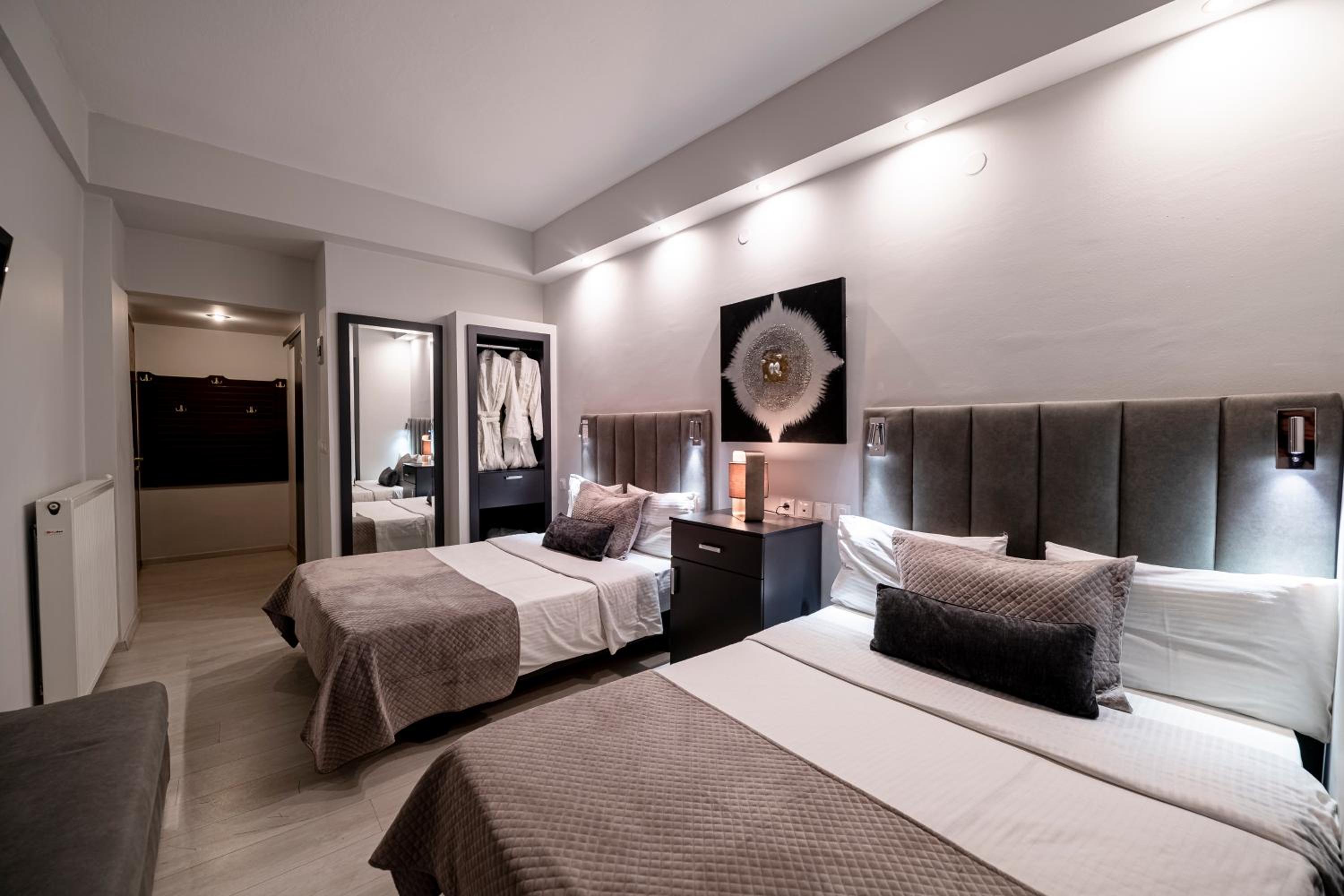 Quadruple Room - Photo 1