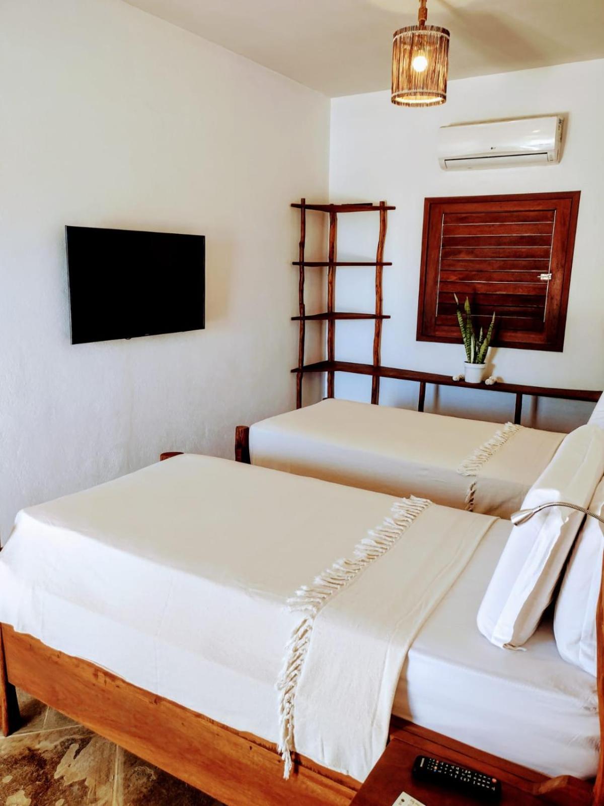 Twin Room - Photo 8