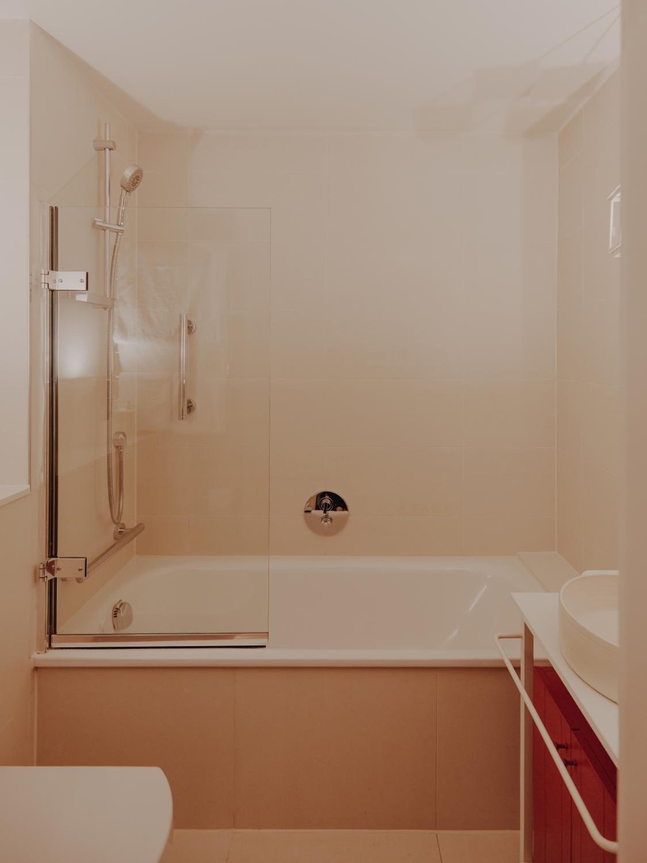Guest Room - Photo 4