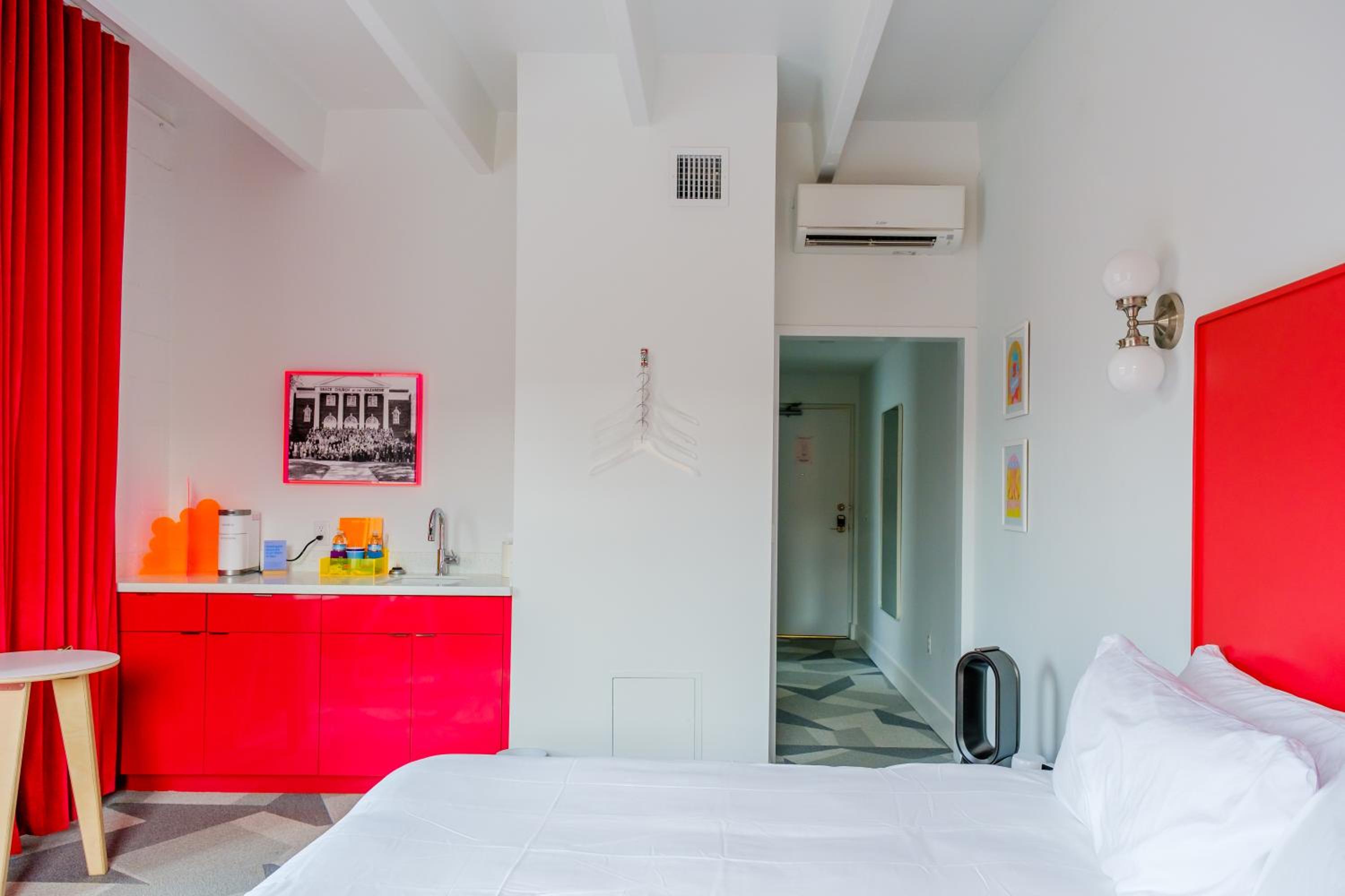 Deluxe King Room 219