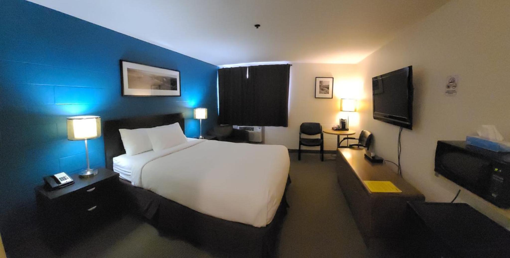 Queen Room - Non Pet Friendly - Photo 4