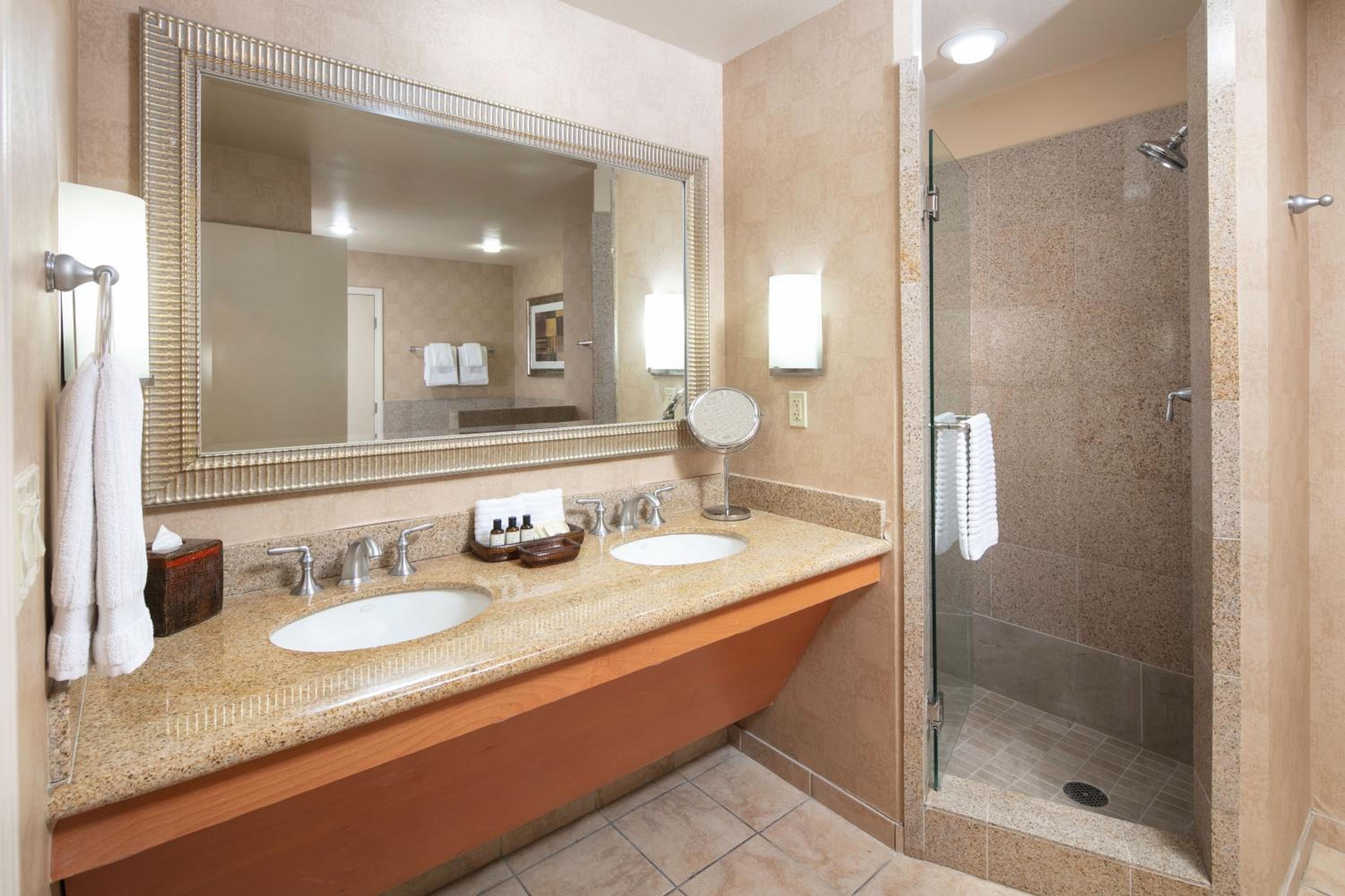 Princess Suite with Two Queen Beds photo 2