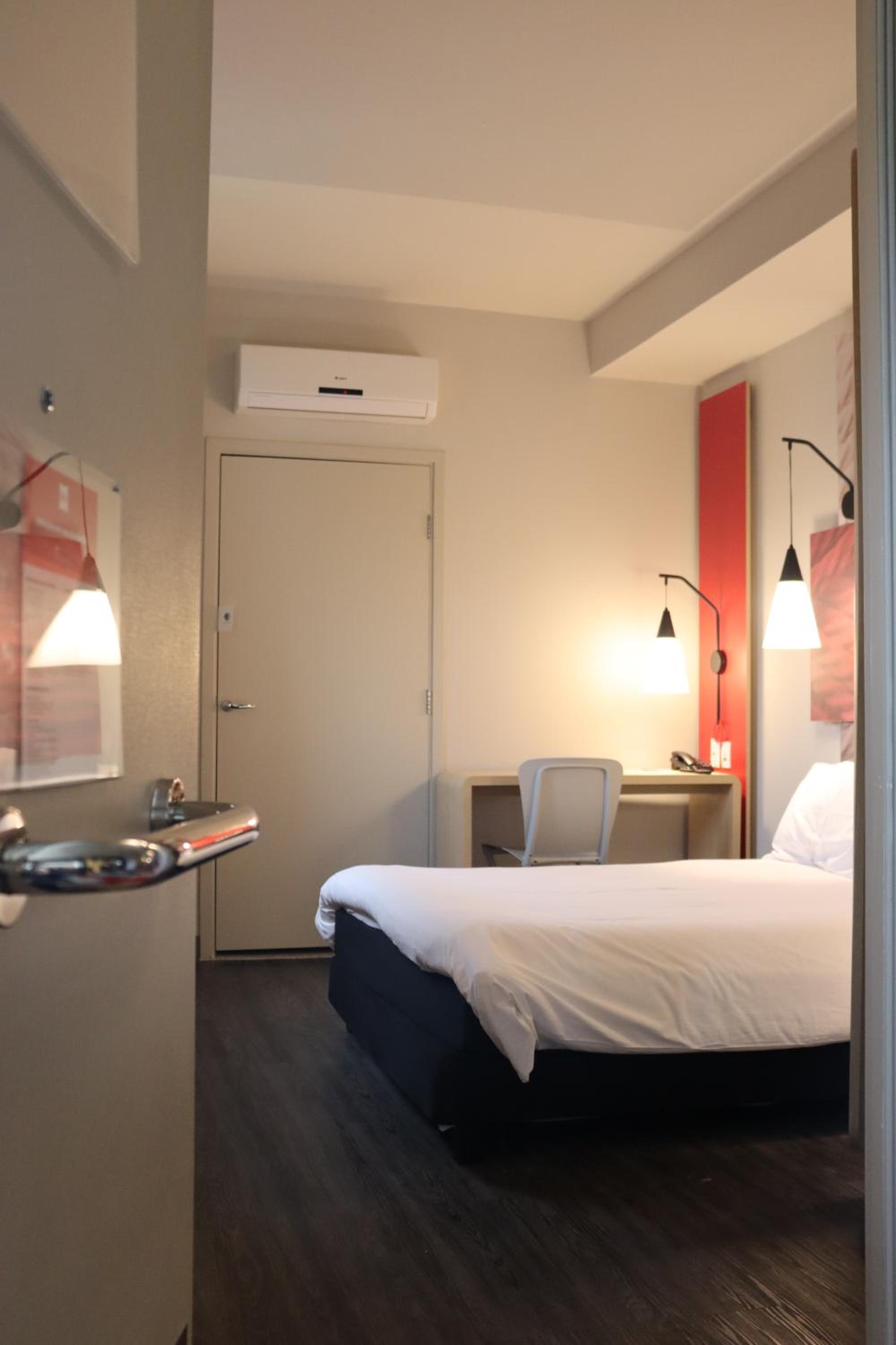 Standard Apartment with Double Bed - Disability Access photo 2