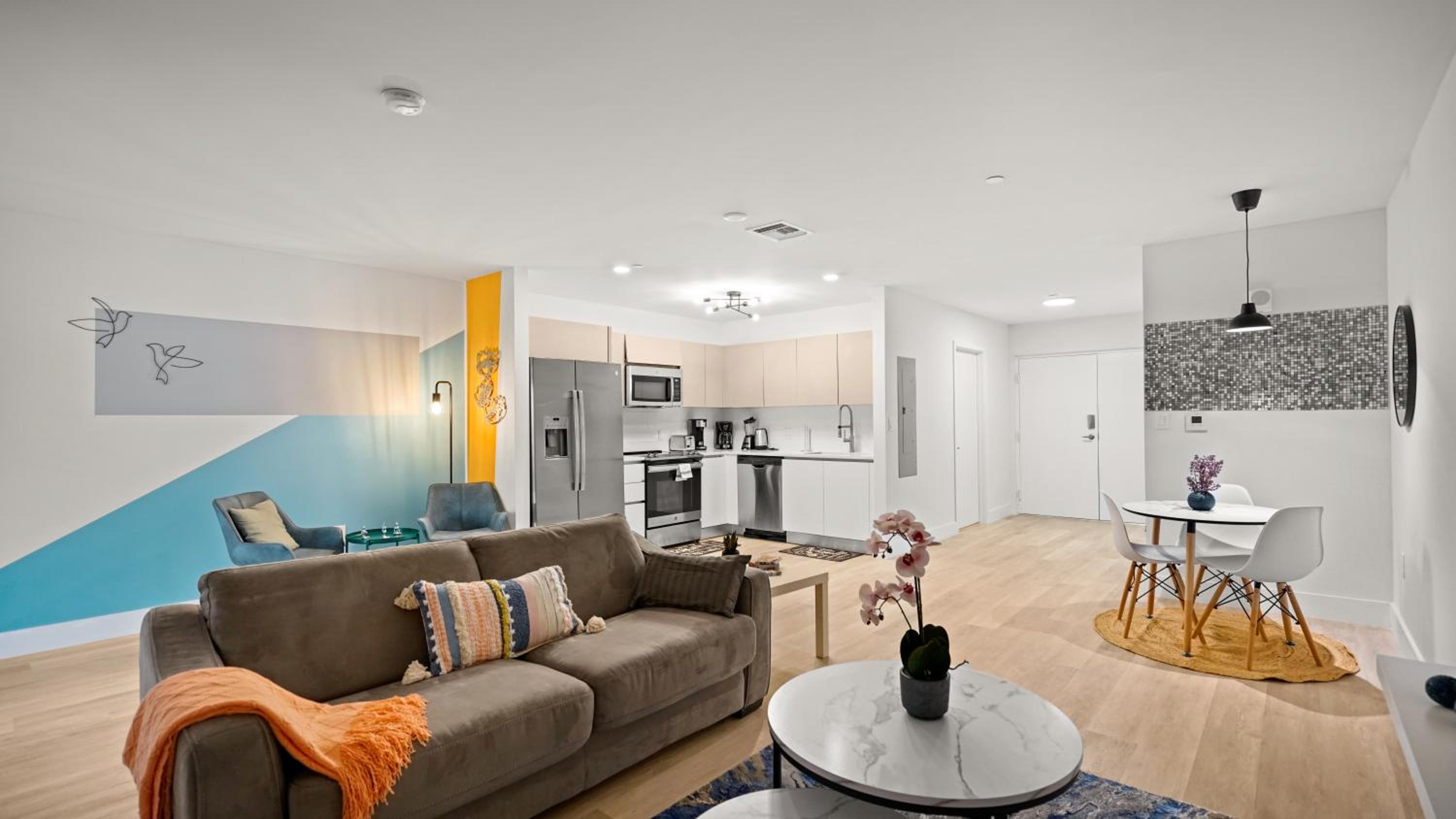 One-Bedroom Apartment photo 1