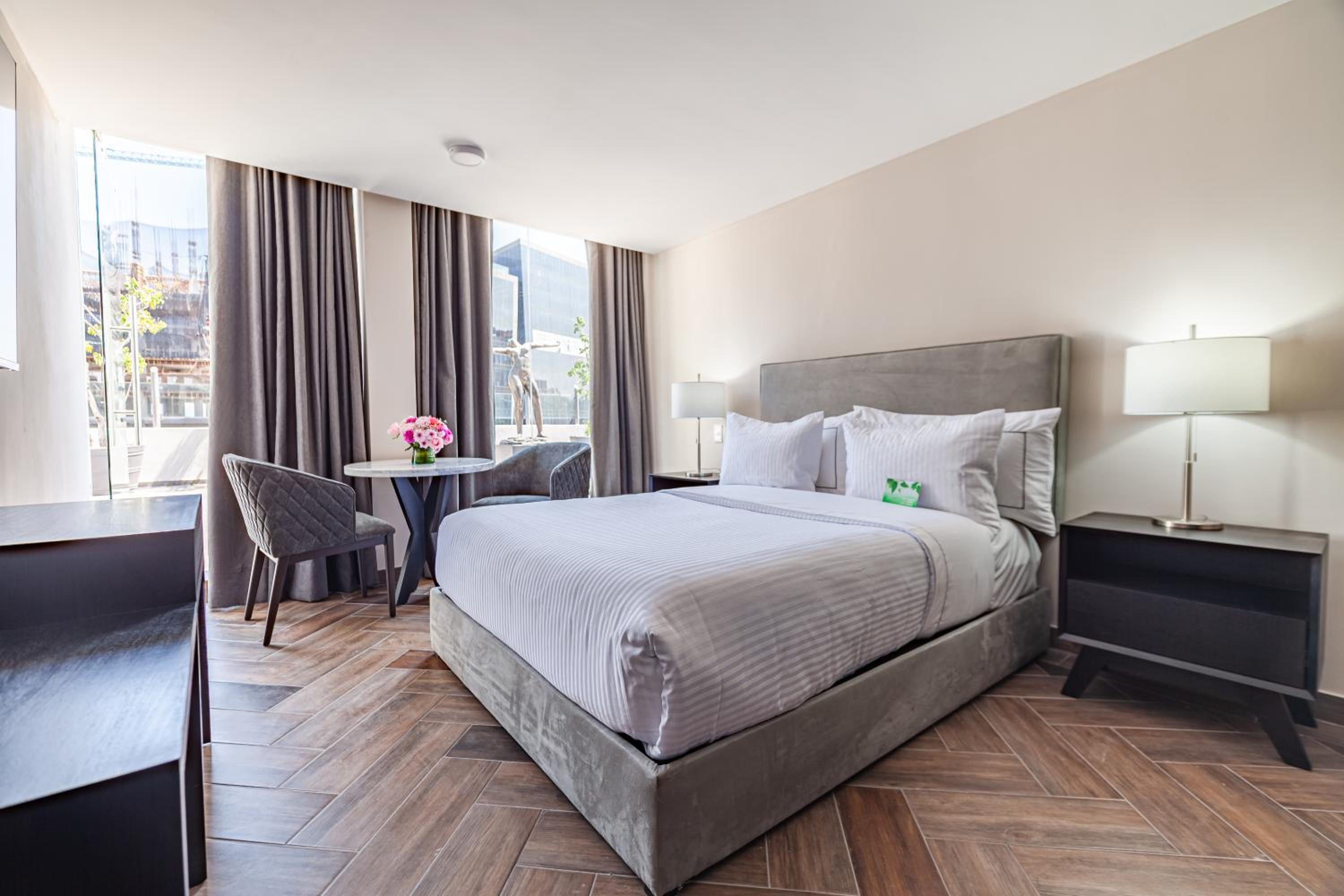Deluxe Suite - Photo 1