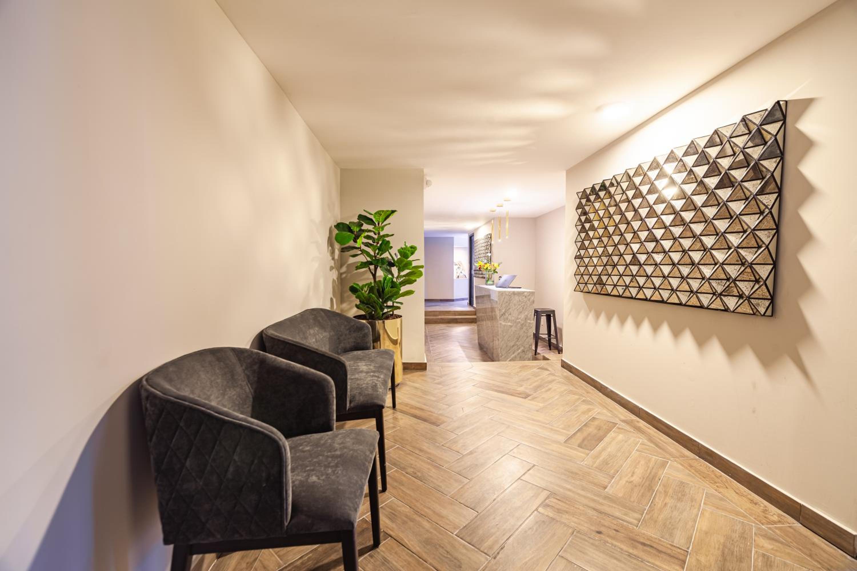 Deluxe Suite - Photo 10