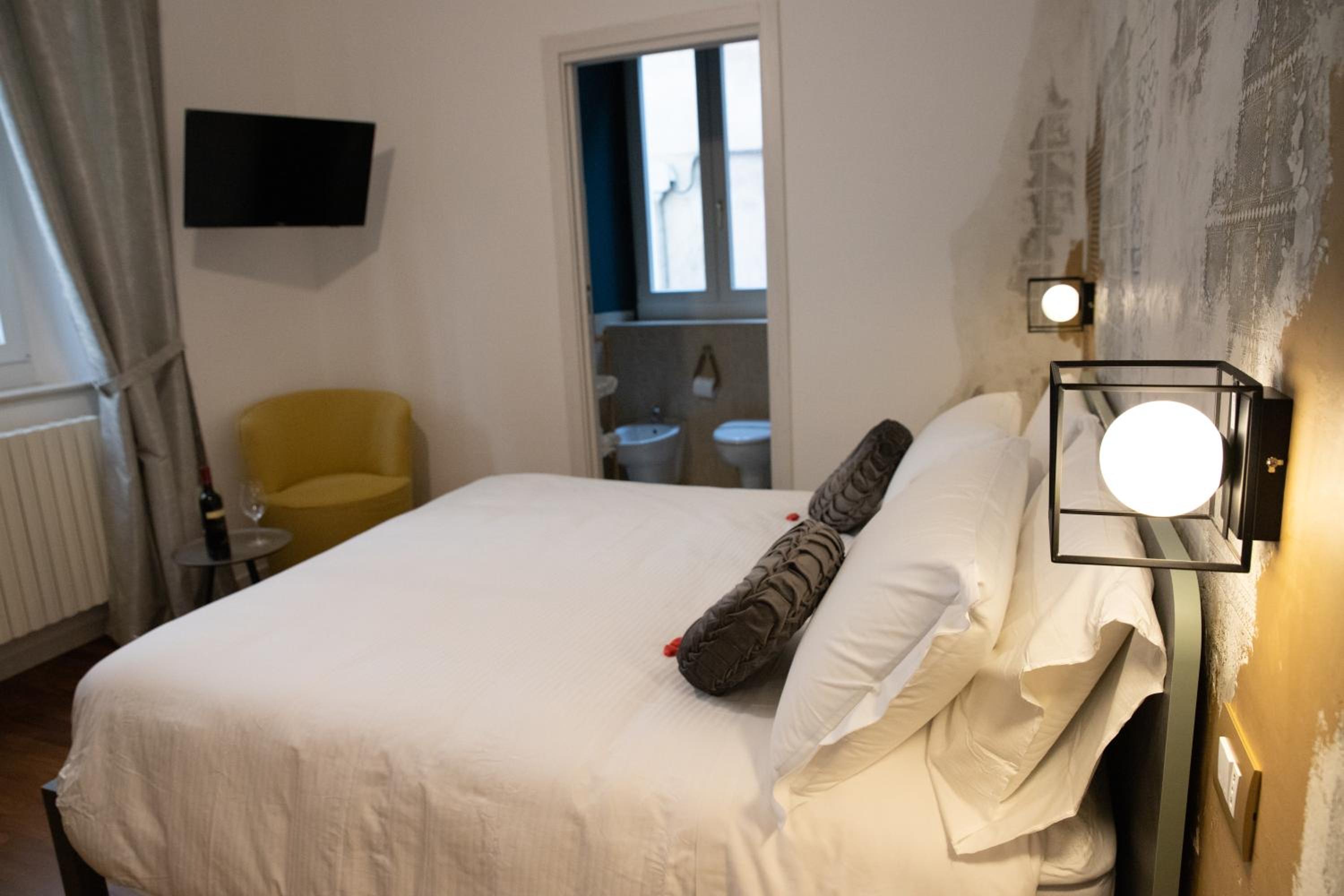 Double Room with Private Bathroom photo 1