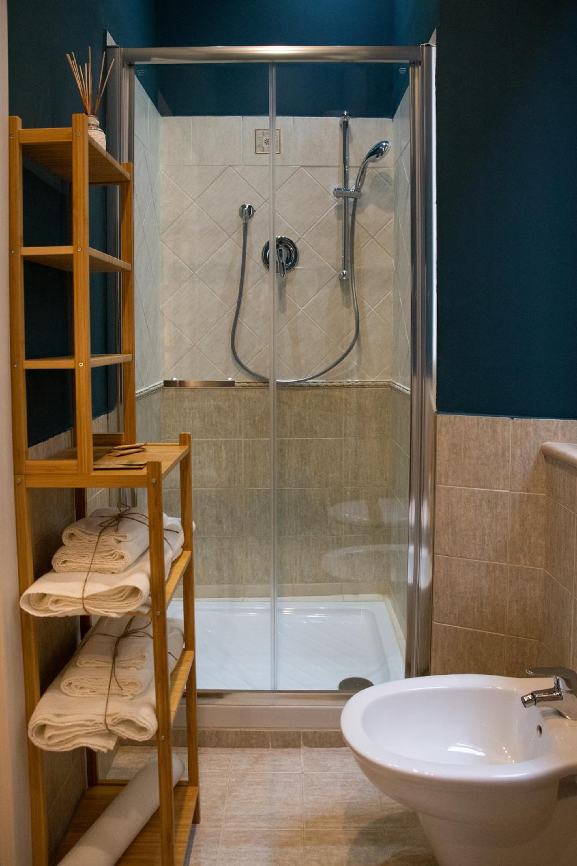 Double Room with Private Bathroom photo 3