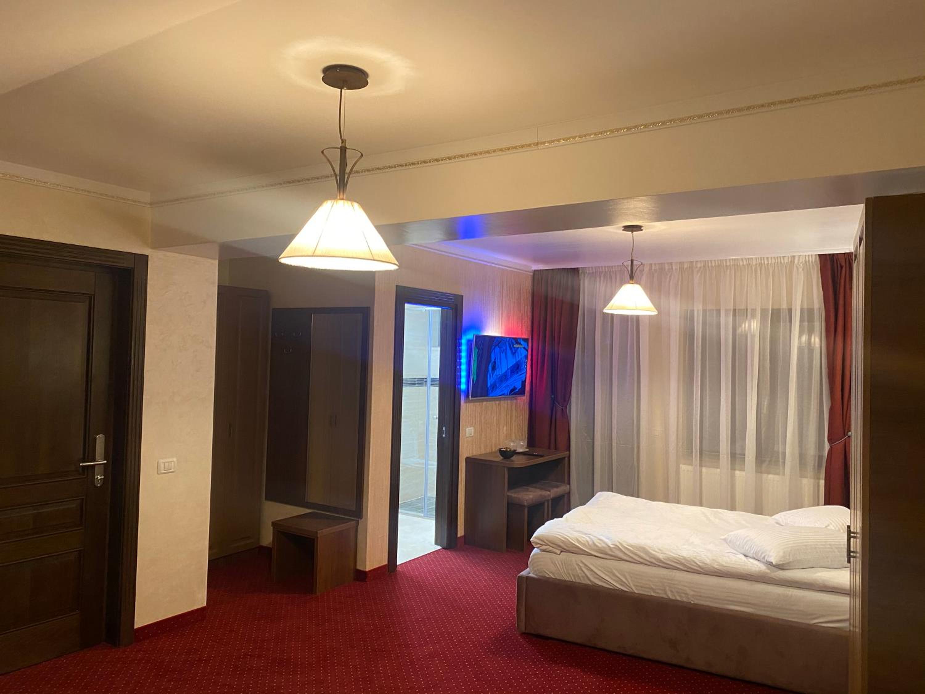Deluxe Double Room with Balcony - Photo 3