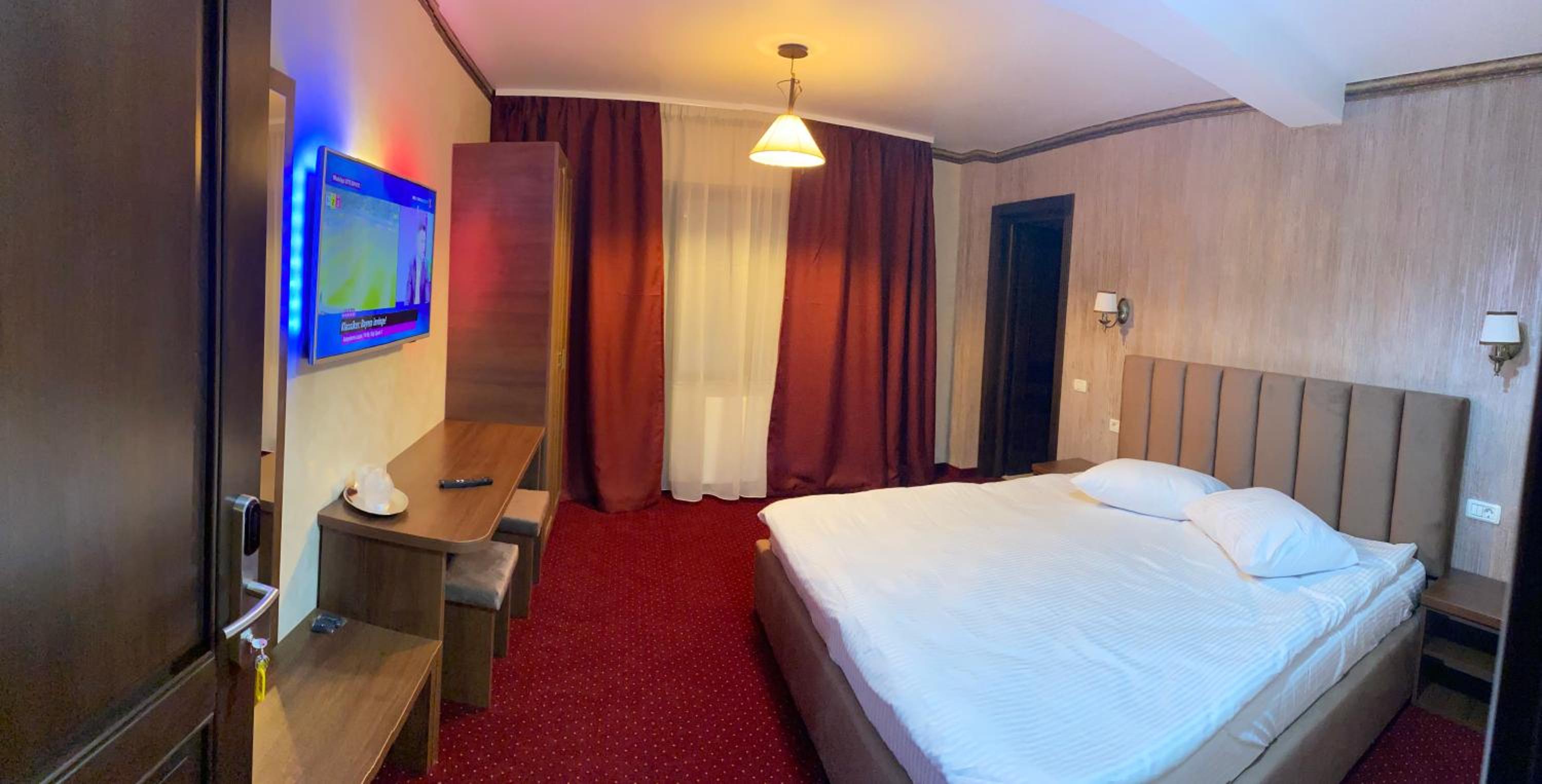 Deluxe Double Room with Balcony - Photo 6