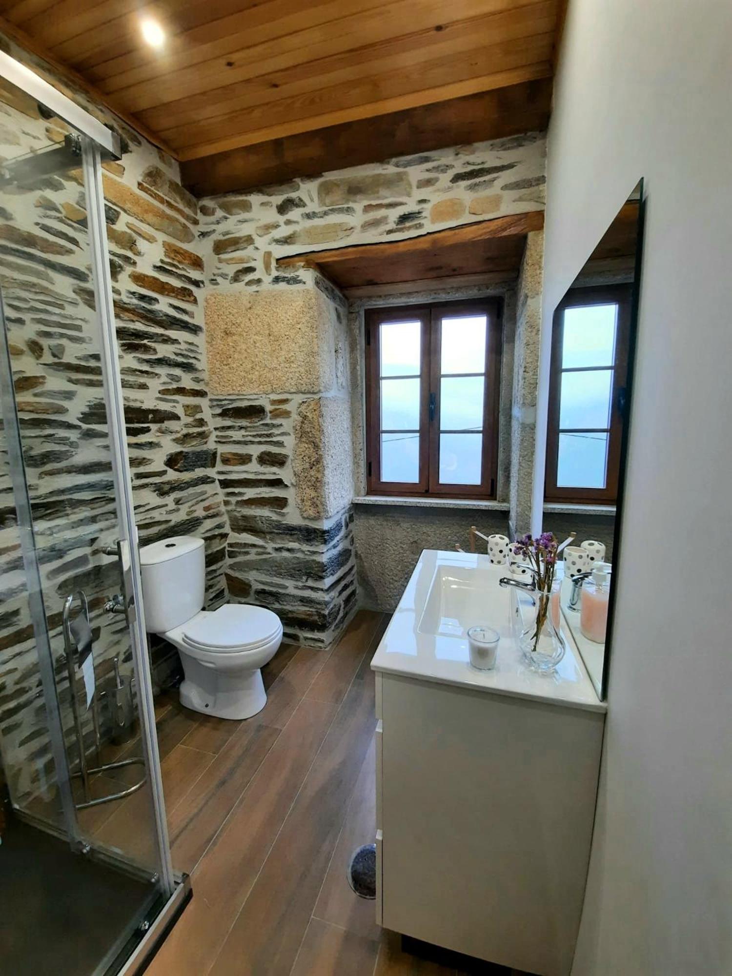 Two-Bedroom House - Photo 2