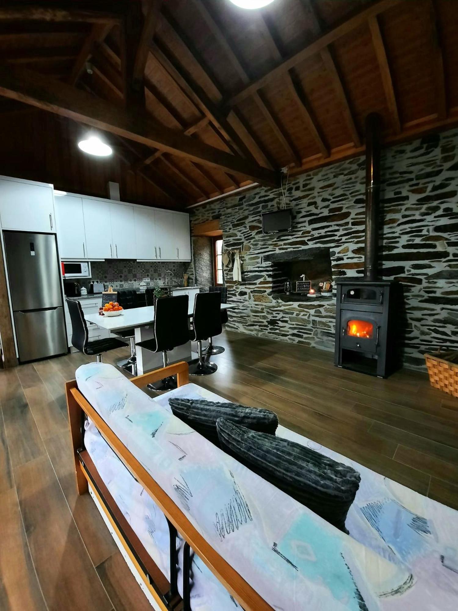 Two-Bedroom House - Photo 4