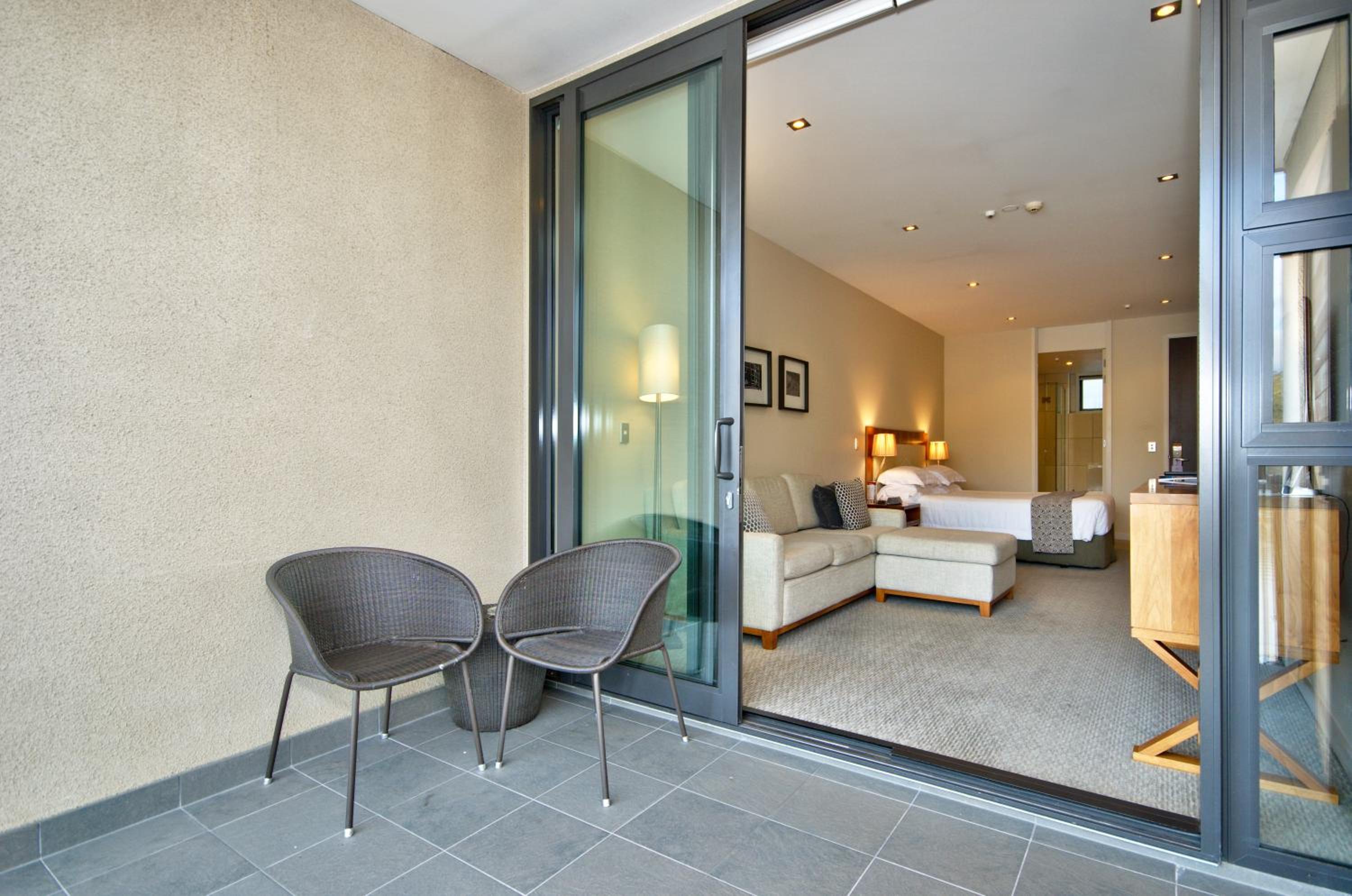 King Room with Lake View thumbnail 5