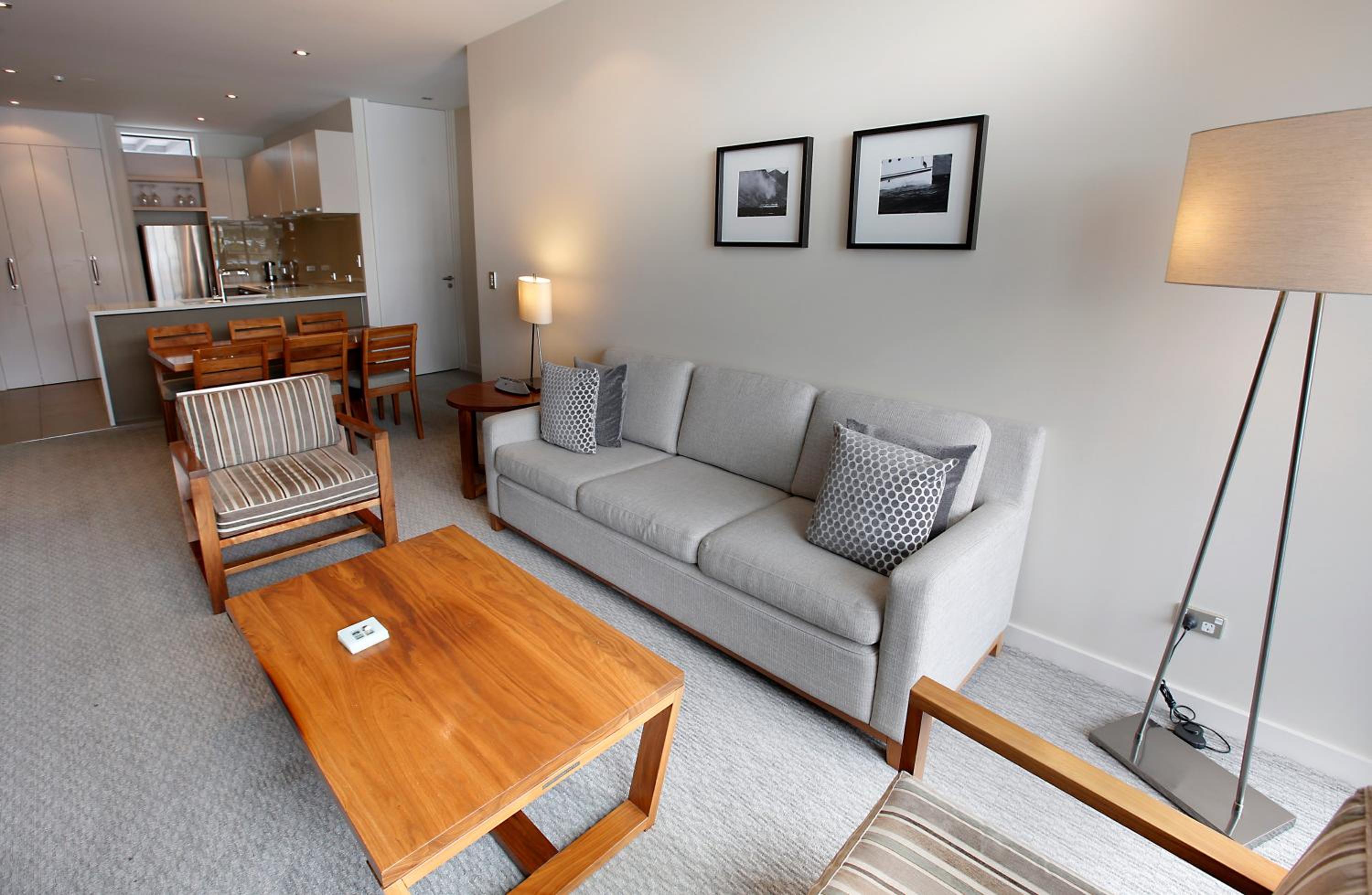 Two-Bedroom Apartment with Lake View thumbnail 6
