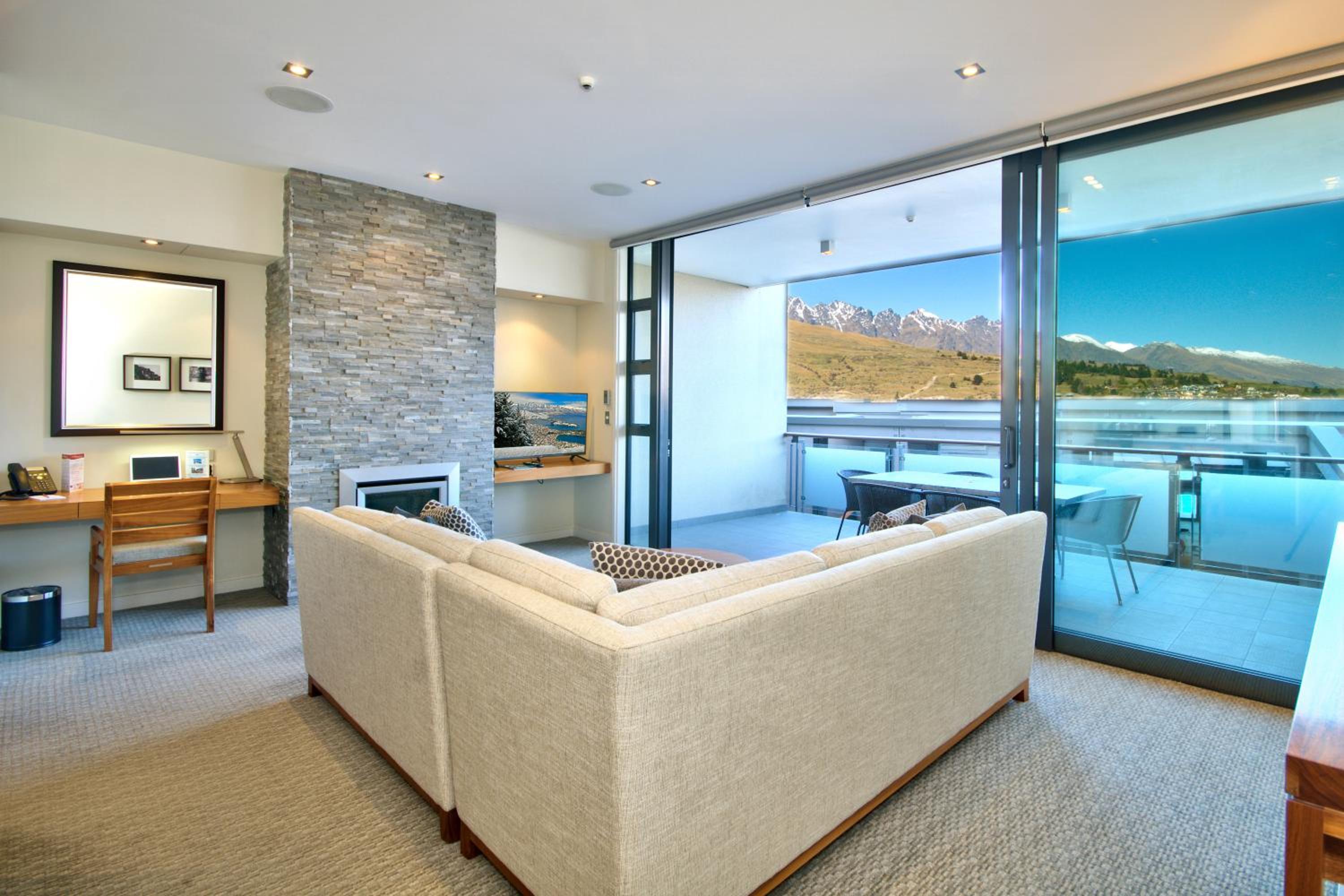 Superior One-Bedroom Apartment