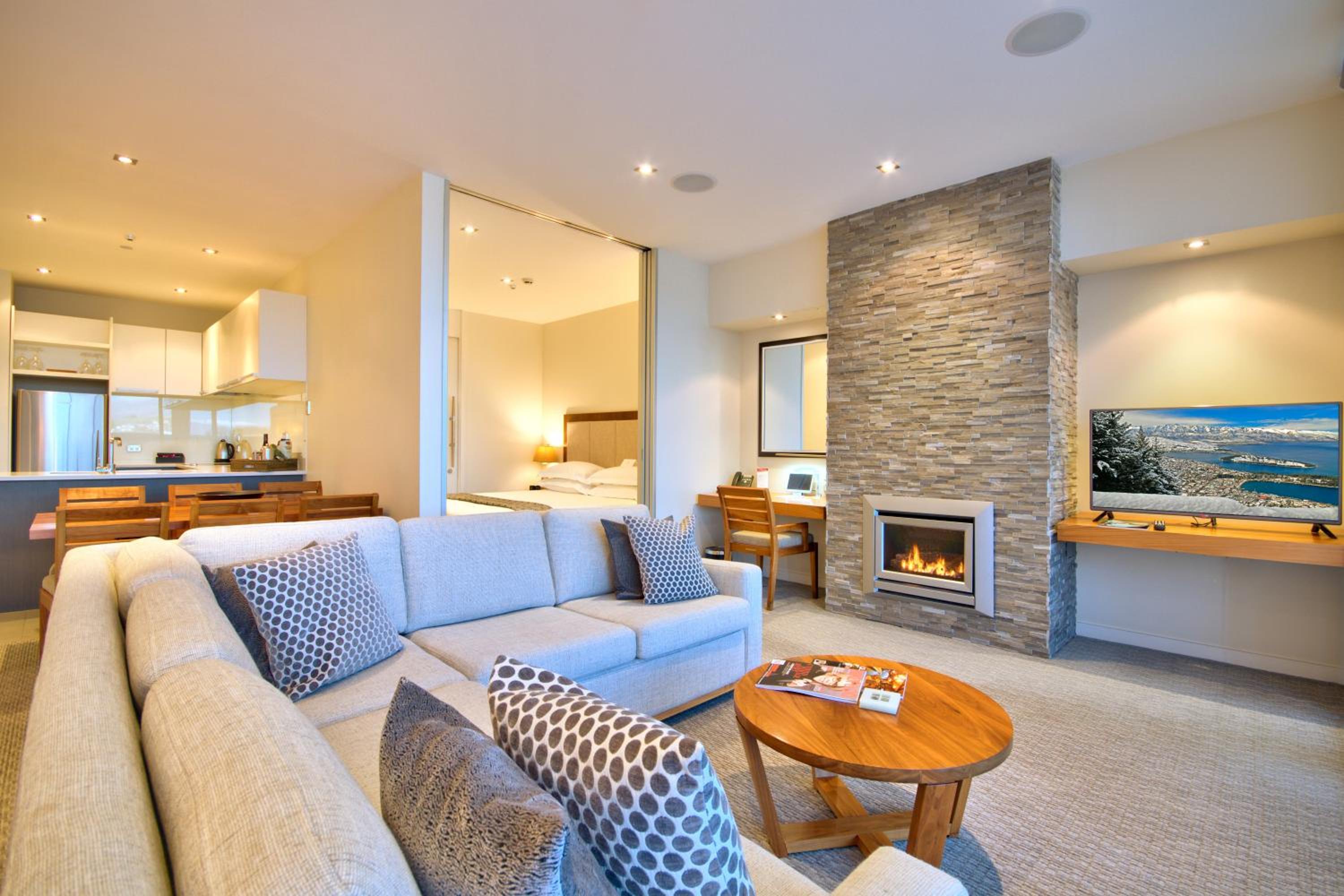 Superior One-Bedroom Apartment - Lake View